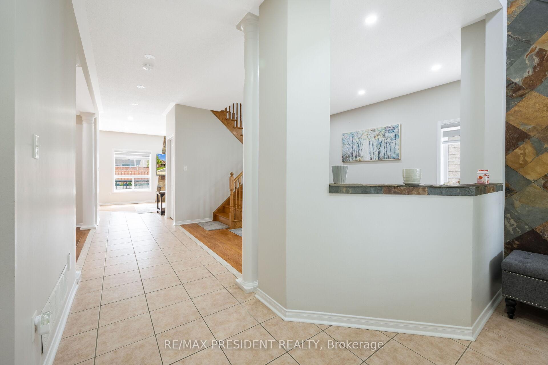 Photo 6 of 14 Baybrook Road, Brampton, Snelgrove — HOMEH