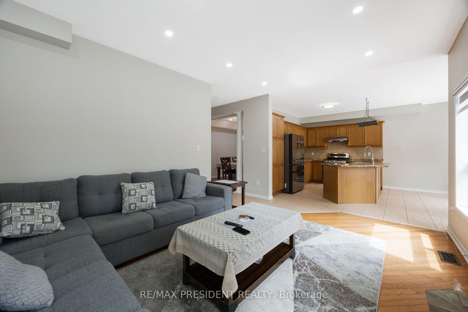 Photo 16 of 14 Baybrook Road, Brampton, Snelgrove — HOMEH