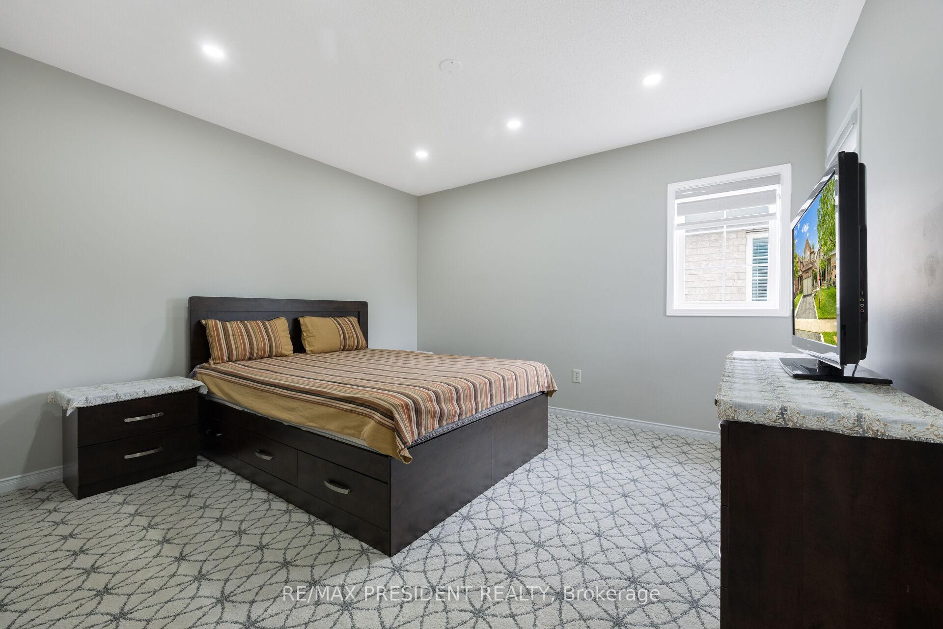 Photo 36 of 14 Baybrook Road, Brampton, Snelgrove — HOMEH