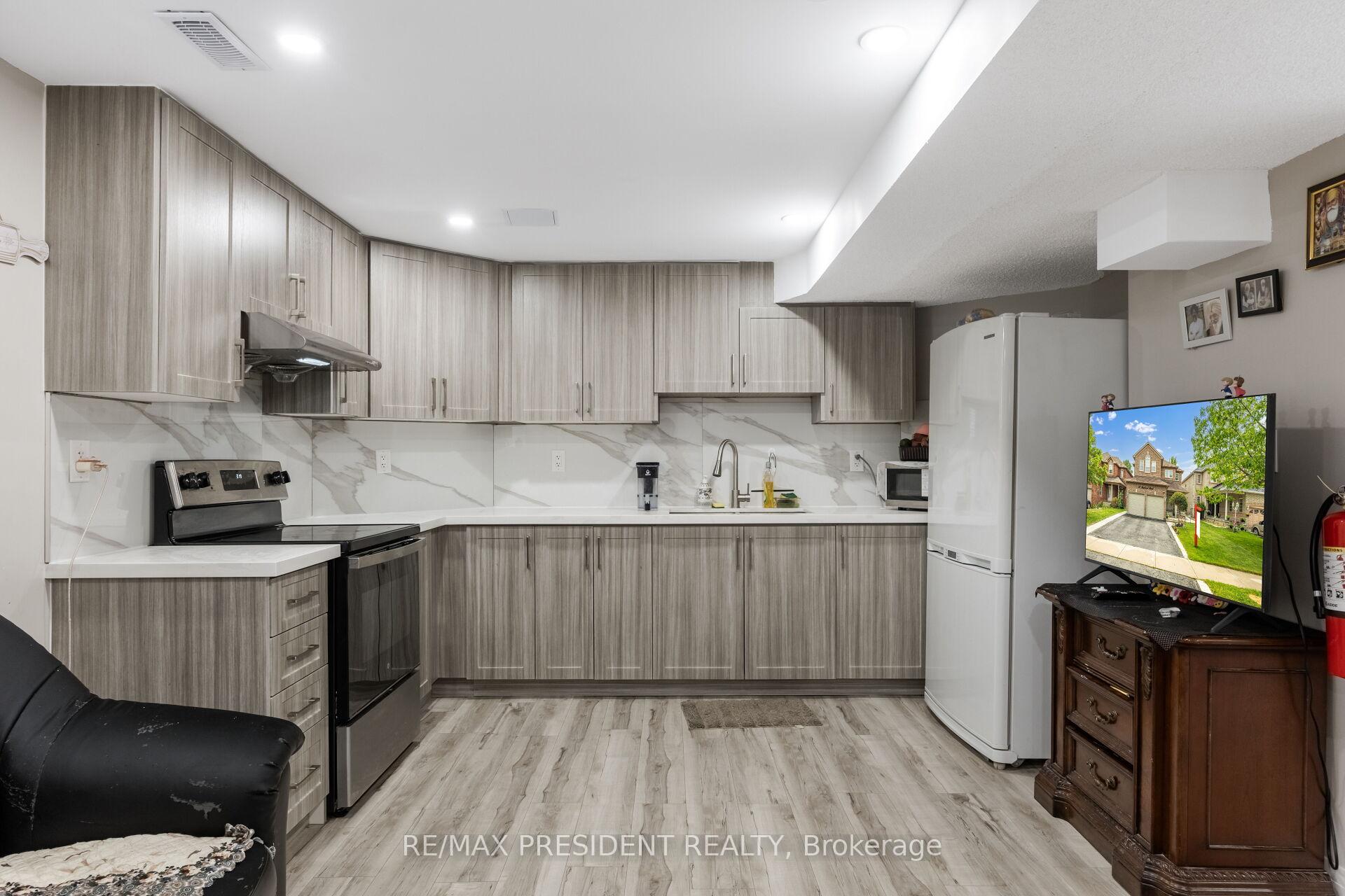 Photo 41 of 14 Baybrook Road, Brampton, Snelgrove — HOMEH