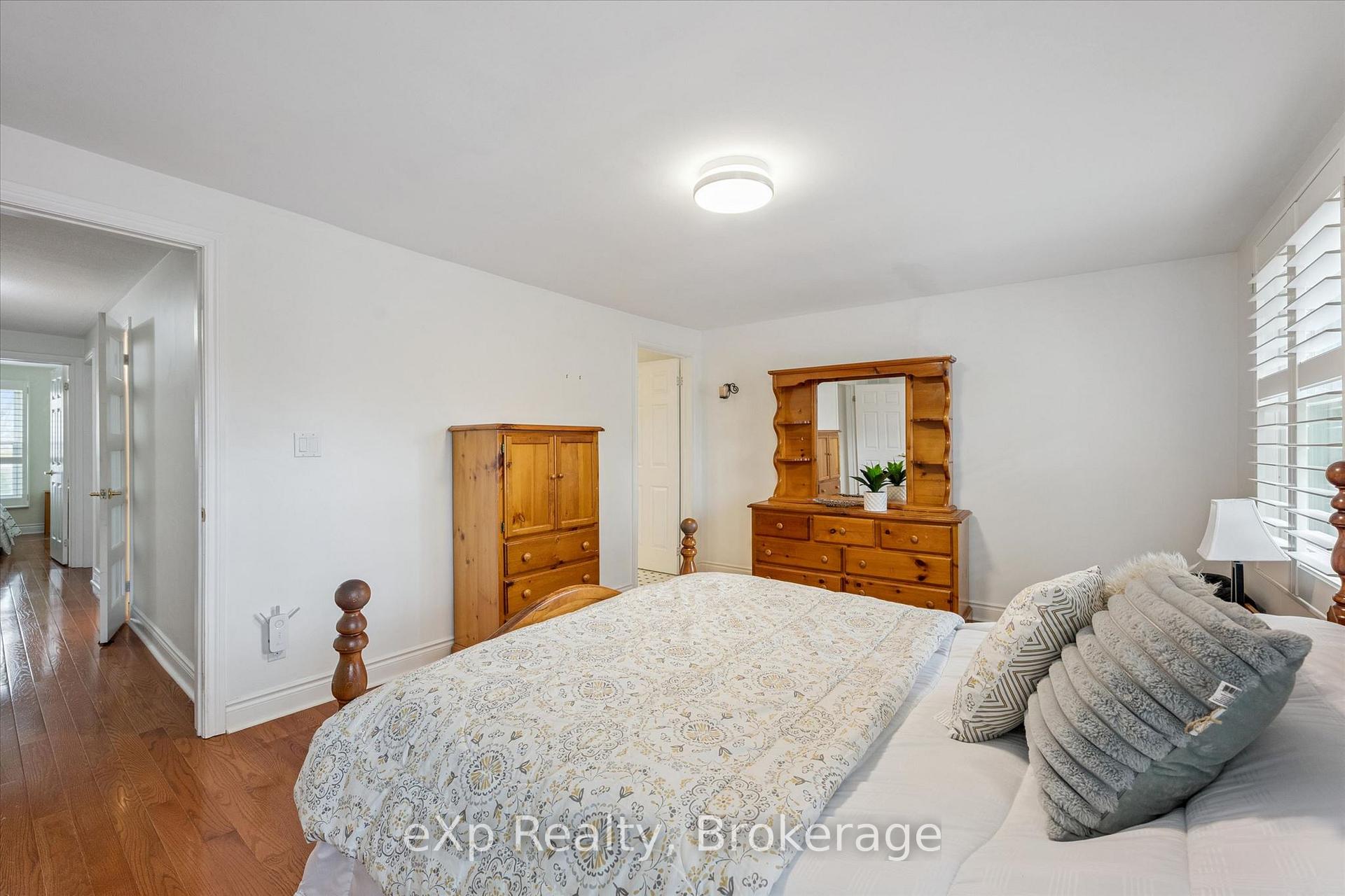 Photo 21 of 1418 Ghent Avenue, Burlington, Brant — HOMEH