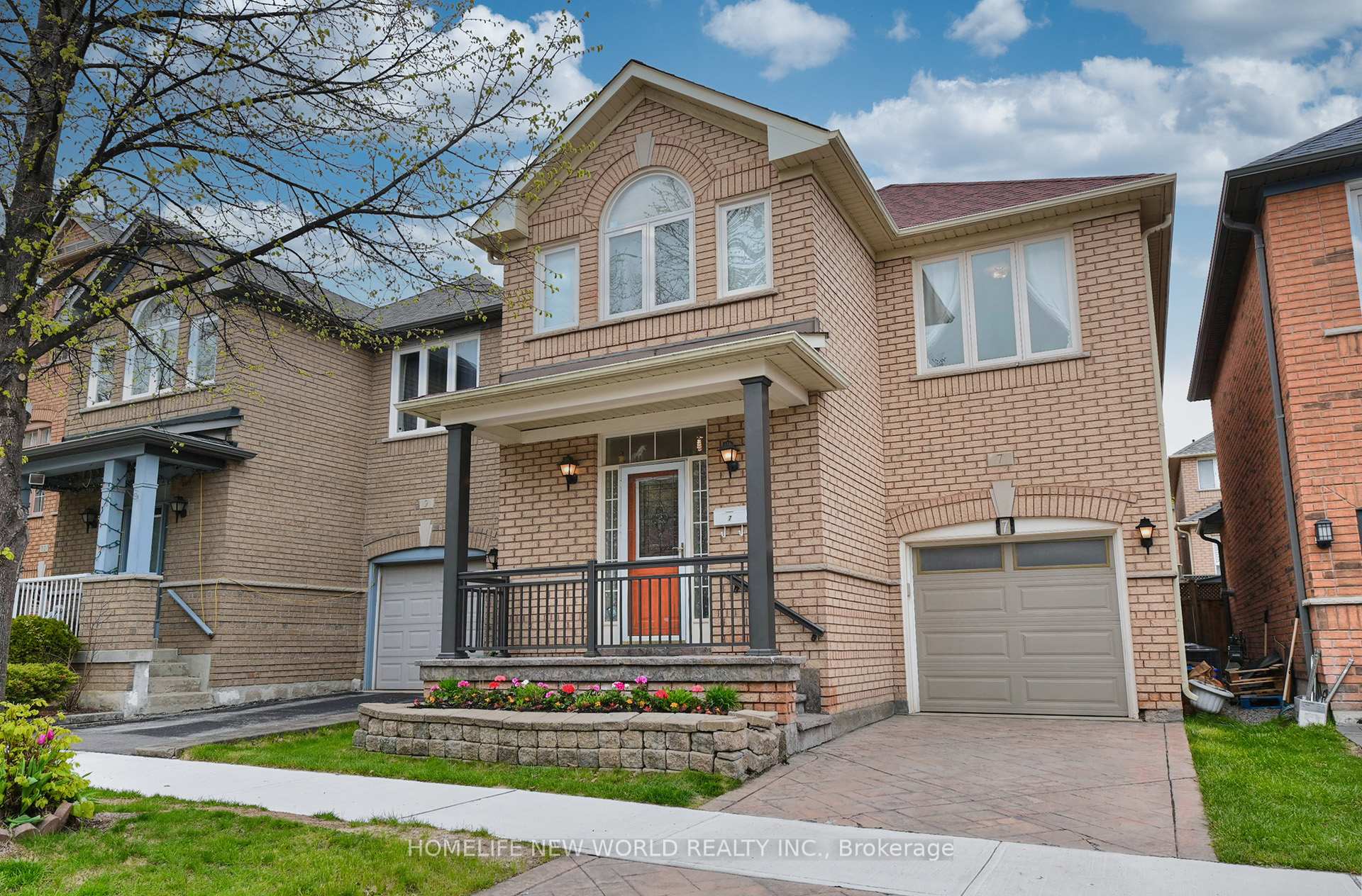 Photo 1 of 7 Fairlawn Avenue, Markham, Berczy — HOMEH