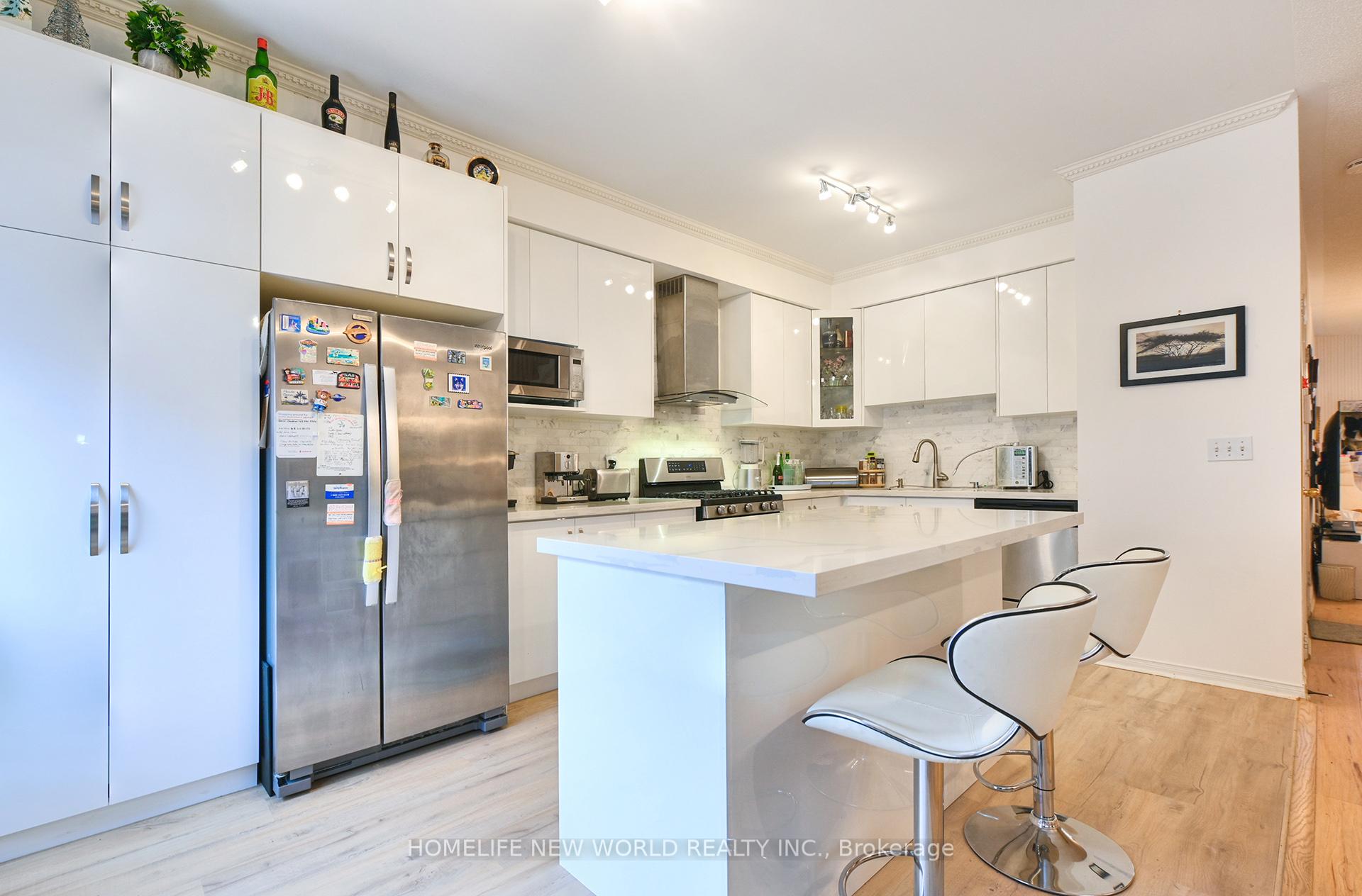 Photo 10 of 7 Fairlawn Avenue, Markham, Berczy — HOMEH