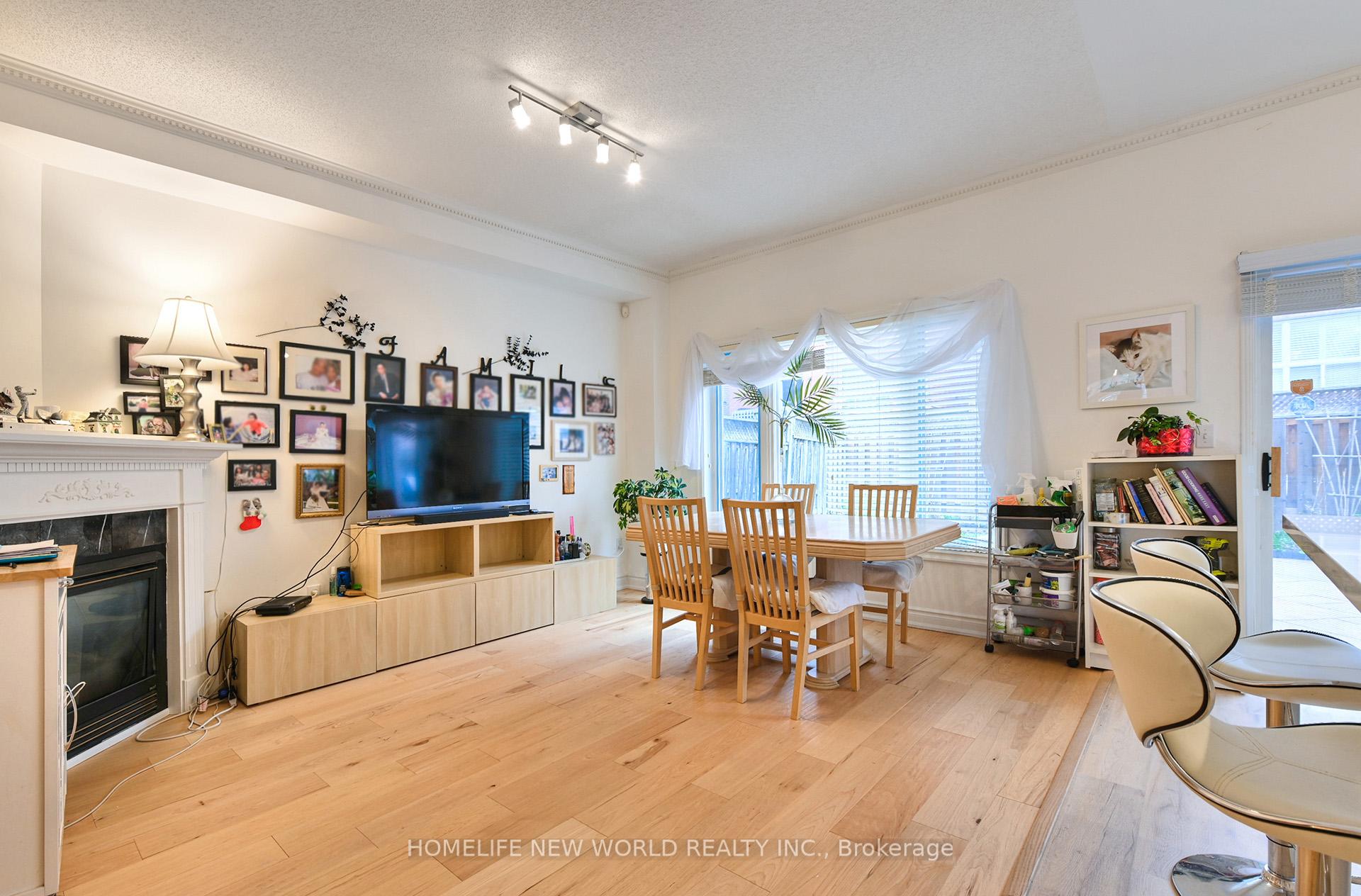 Photo 11 of 7 Fairlawn Avenue, Markham, Berczy — HOMEH