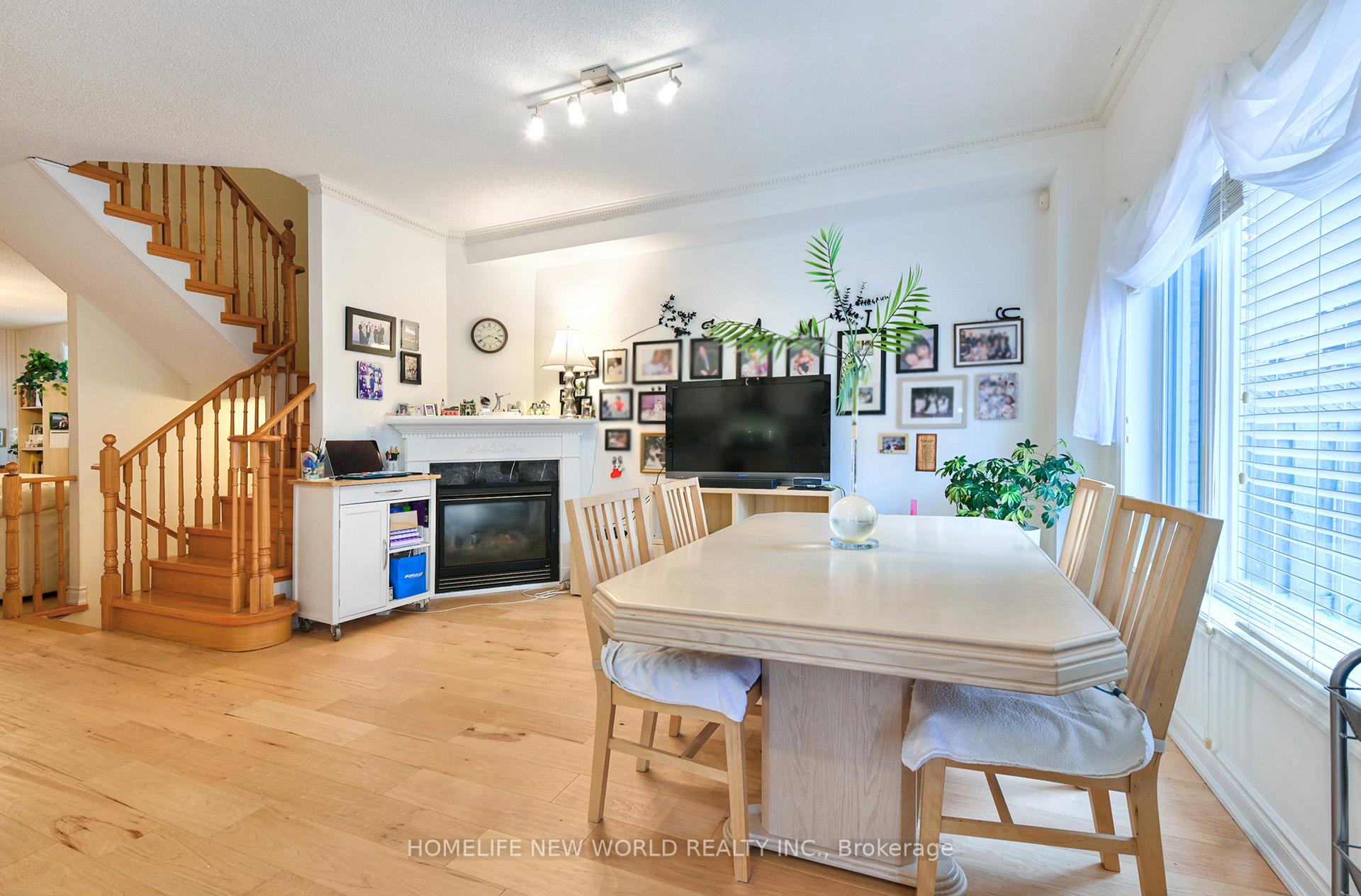 Photo 12 of 7 Fairlawn Avenue, Markham, Berczy — HOMEH