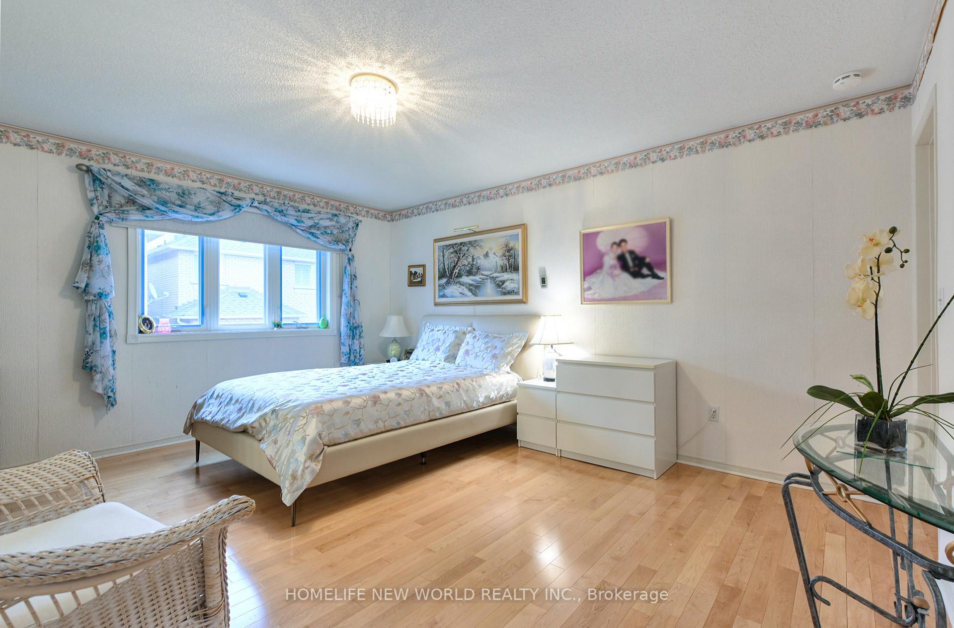 Photo 15 of 7 Fairlawn Avenue, Markham, Berczy — HOMEH