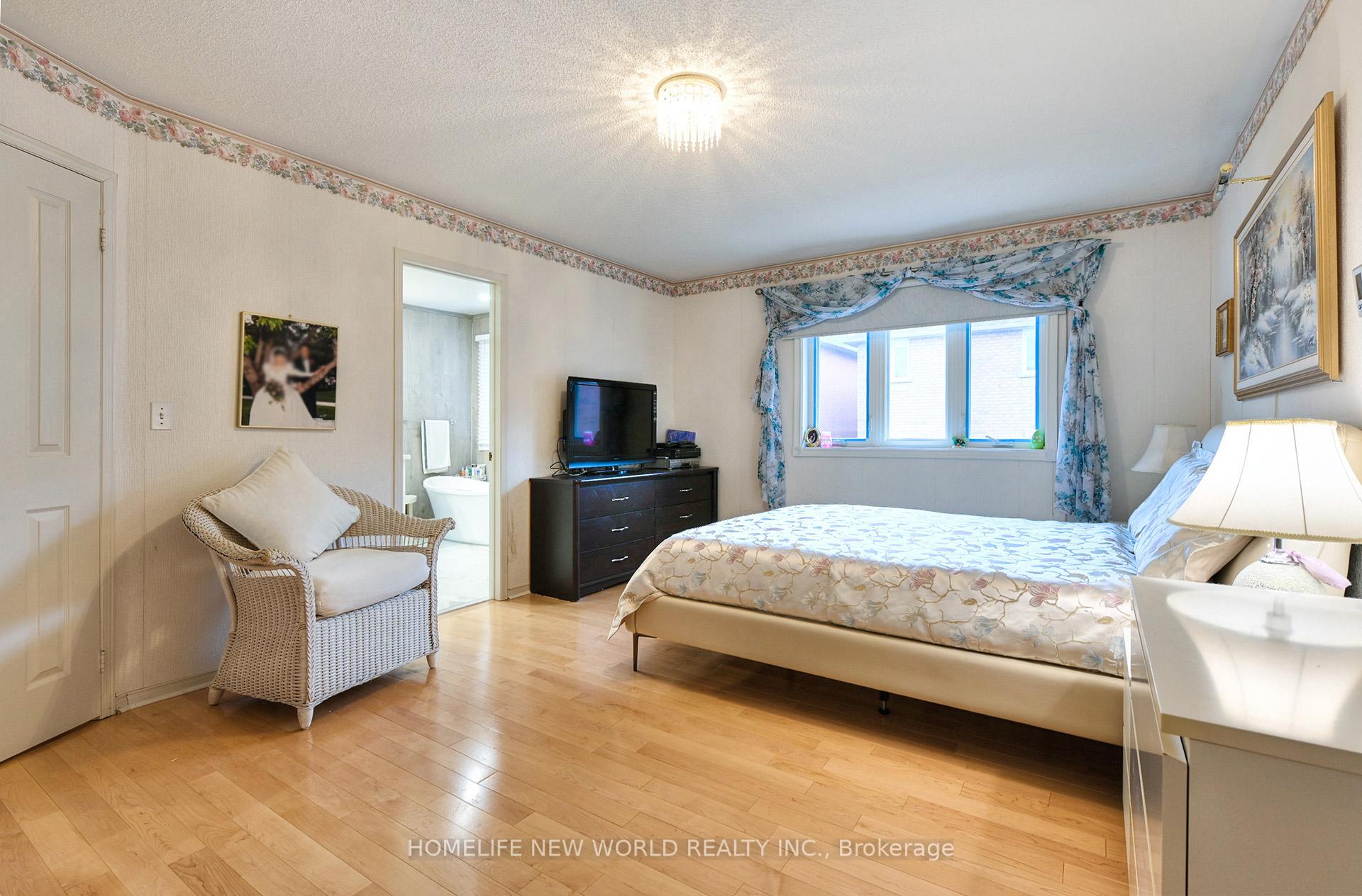Photo 16 of 7 Fairlawn Avenue, Markham, Berczy — HOMEH