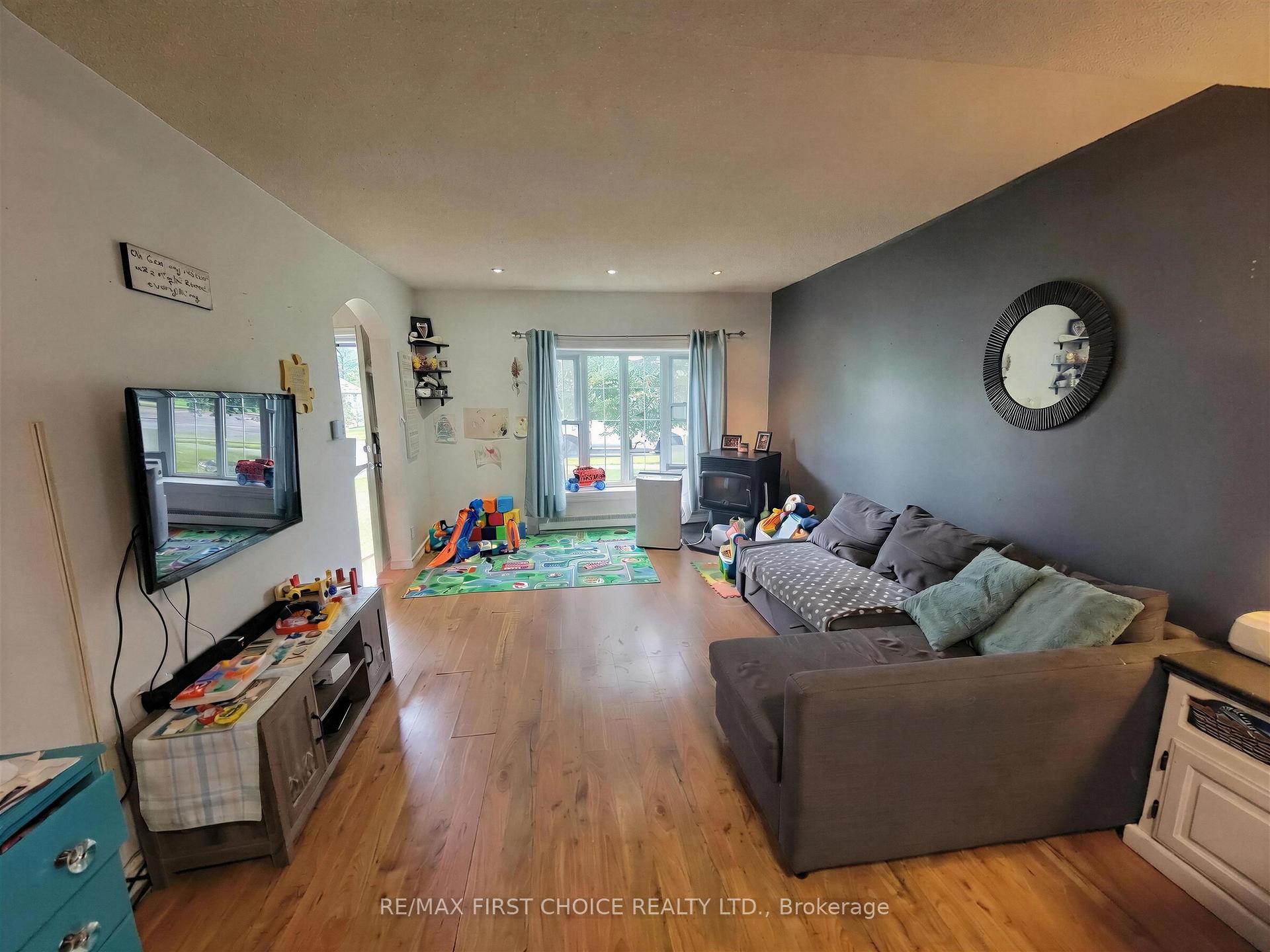 Photo 3 of 1032 Third St E, Fort Frances, TB-401 — HOMEH