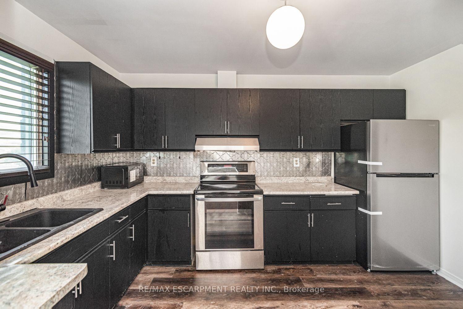 Photo 7 of Unit Upper, 1290 Stone Church Road E, Hamilton, Rymal — HOMEH