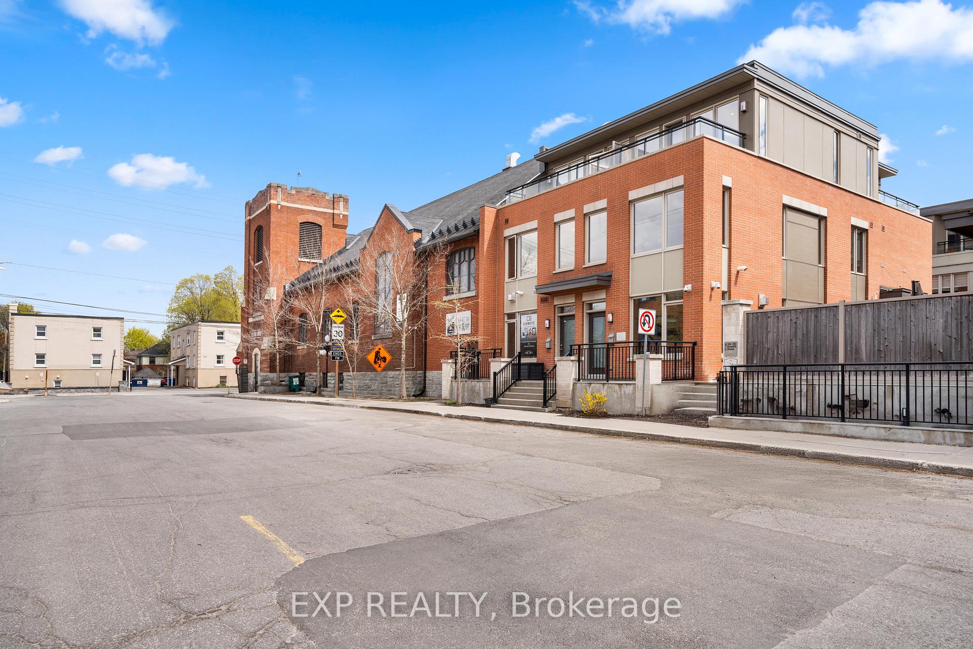 Photo 2 of 360 Ravenhill Avenue E, Ottawa, McKellar/Highland — HOMEH