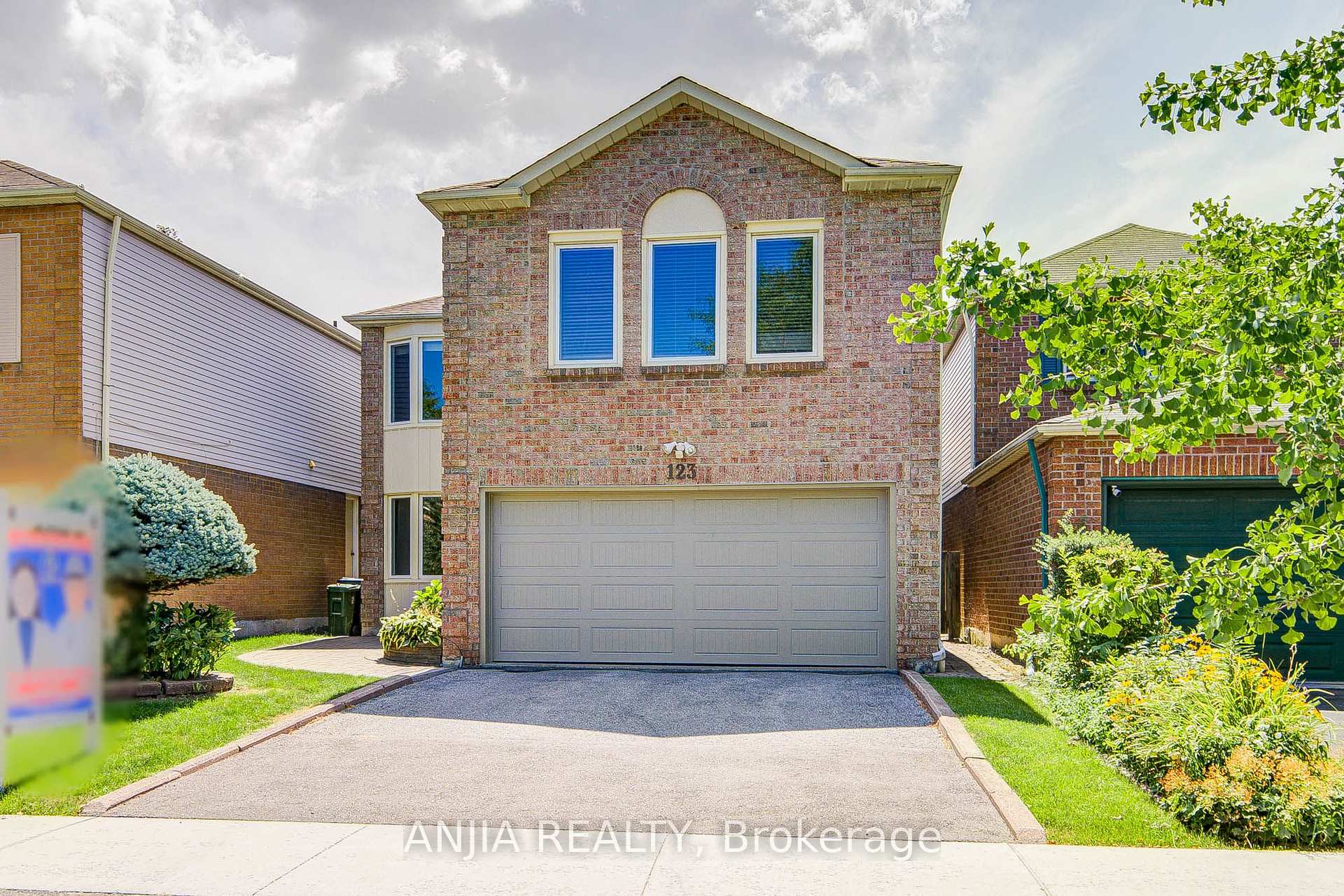 Photo 1 of 123 Chapel Park Square, Scarborough, Steeles — HOMEH