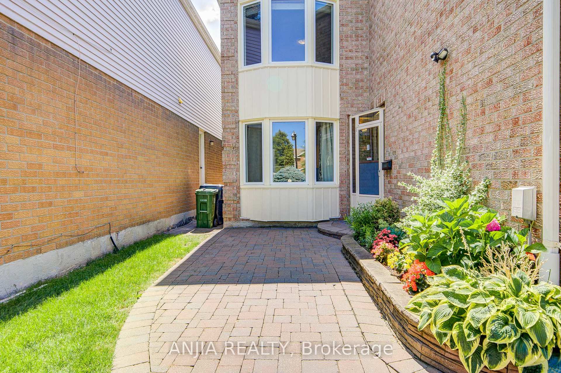 Photo 4 of 123 Chapel Park Square, Scarborough, Steeles — HOMEH