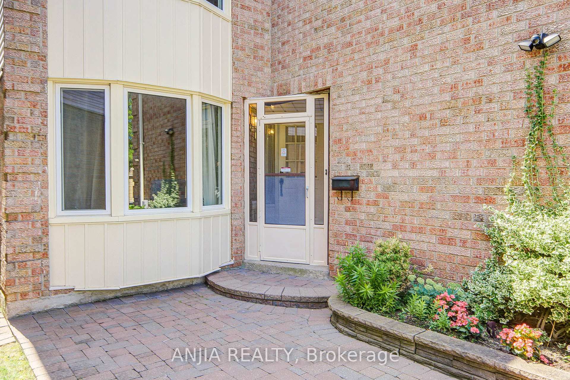 Photo 5 of 123 Chapel Park Square, Scarborough, Steeles — HOMEH