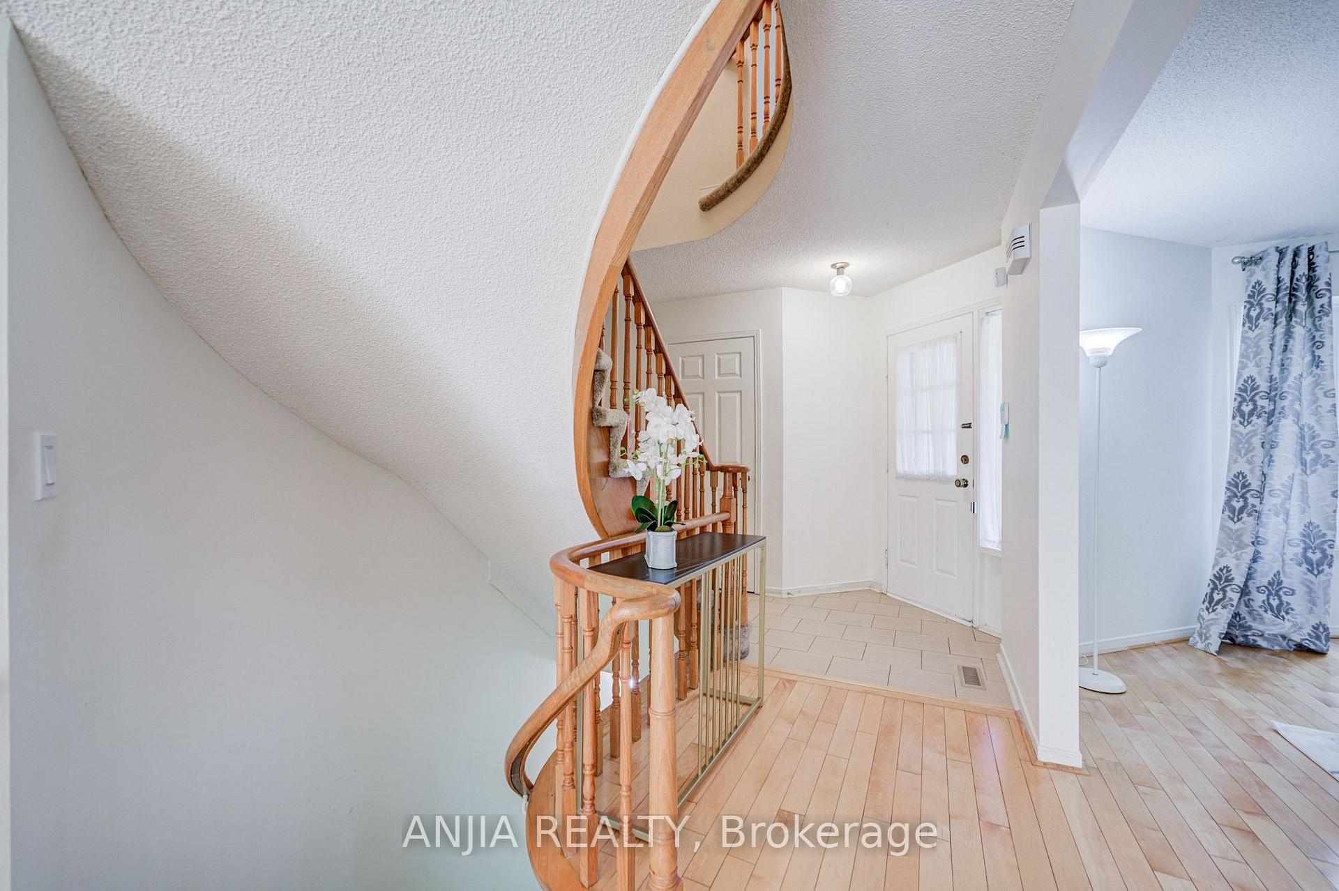 Photo 6 of 123 Chapel Park Square, Scarborough, Steeles — HOMEH