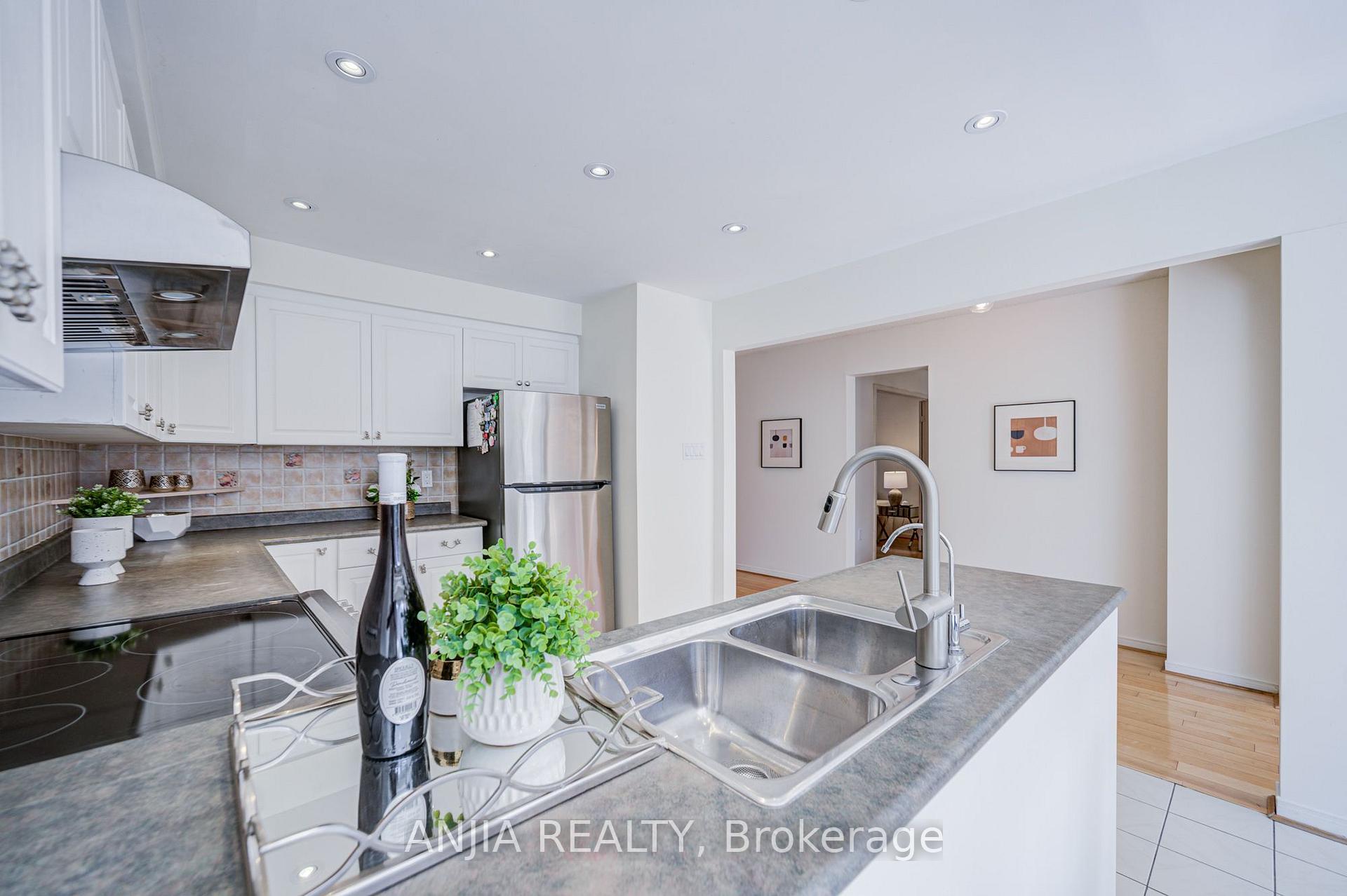Photo 16 of 123 Chapel Park Square, Scarborough, Steeles — HOMEH