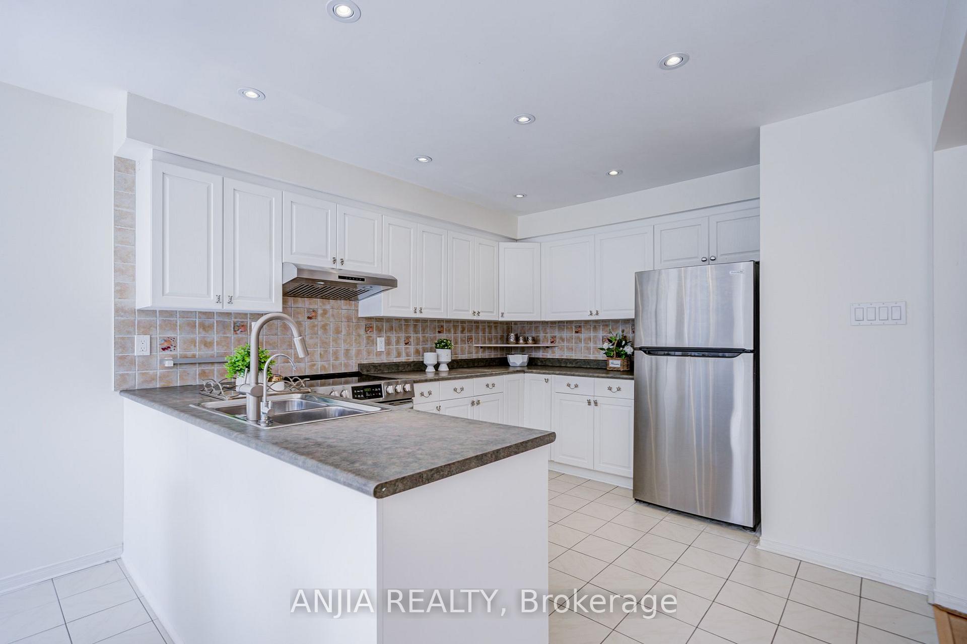 Photo 17 of 123 Chapel Park Square, Scarborough, Steeles — HOMEH