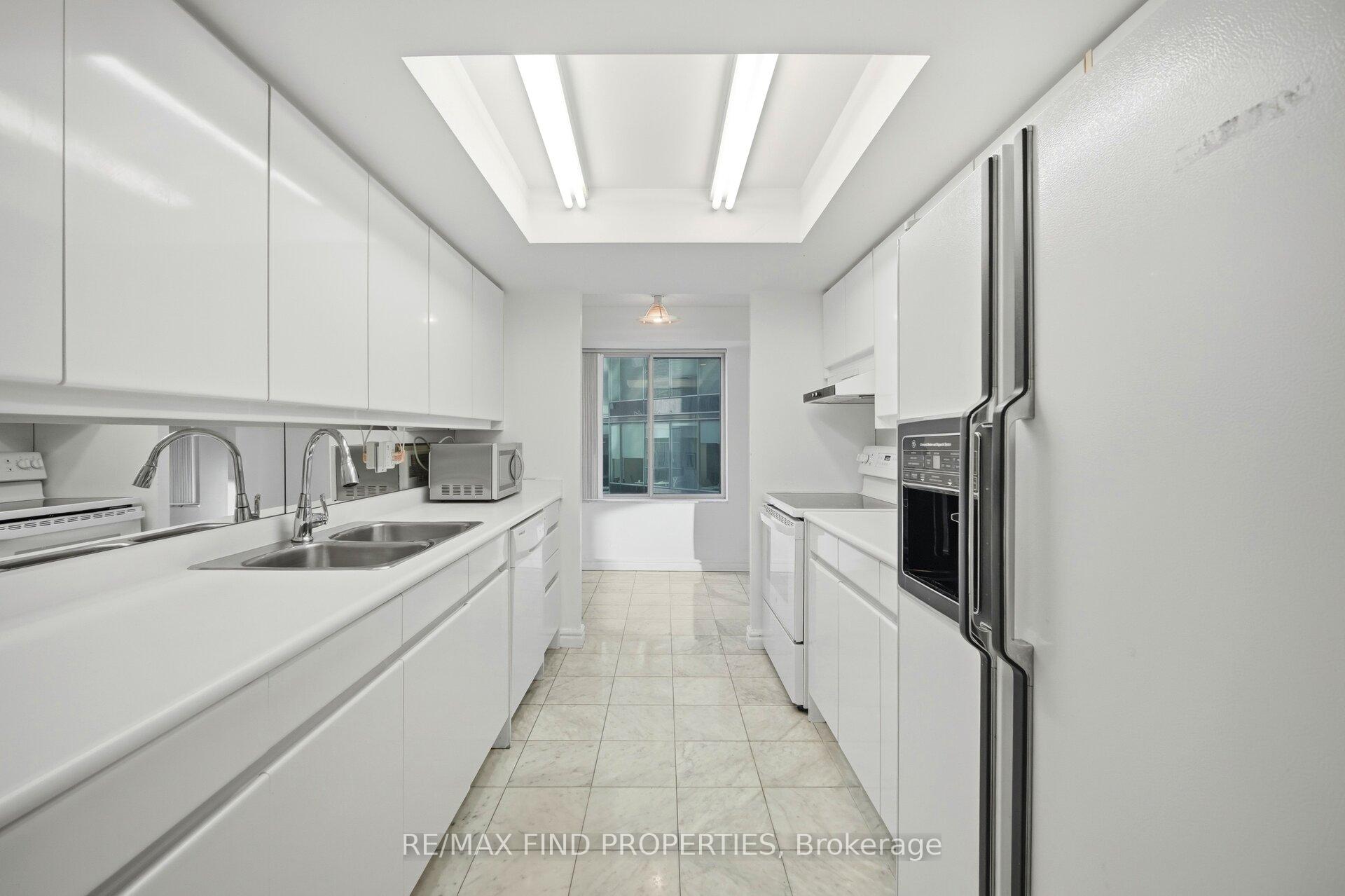 Photo 8 of Unit 1203, 33 University Avenue, Toronto, Waterfront Communities — HOMEH