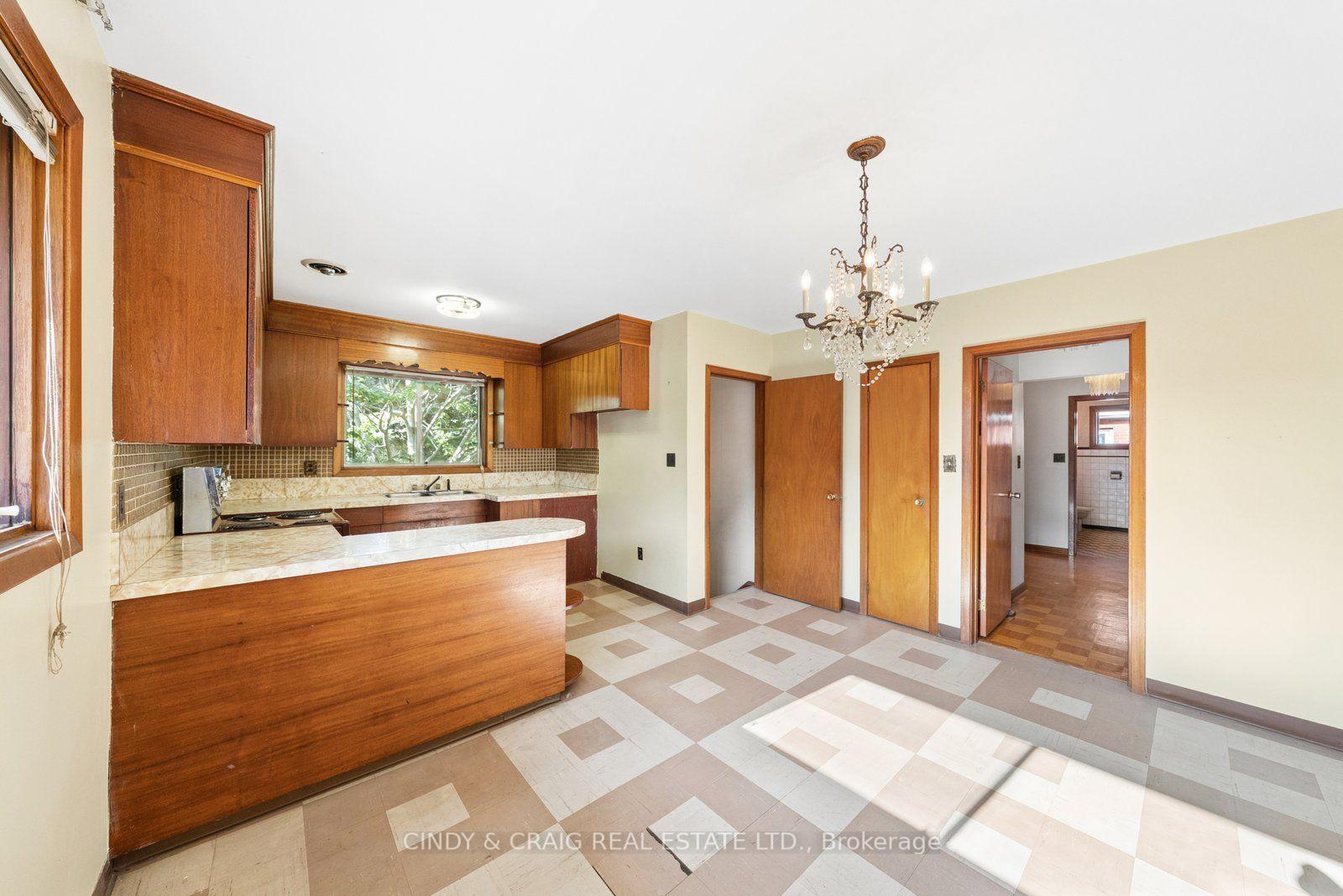 Photo 4 of 522 Dunkirk Avenue, Oshawa, Central — HOMEH