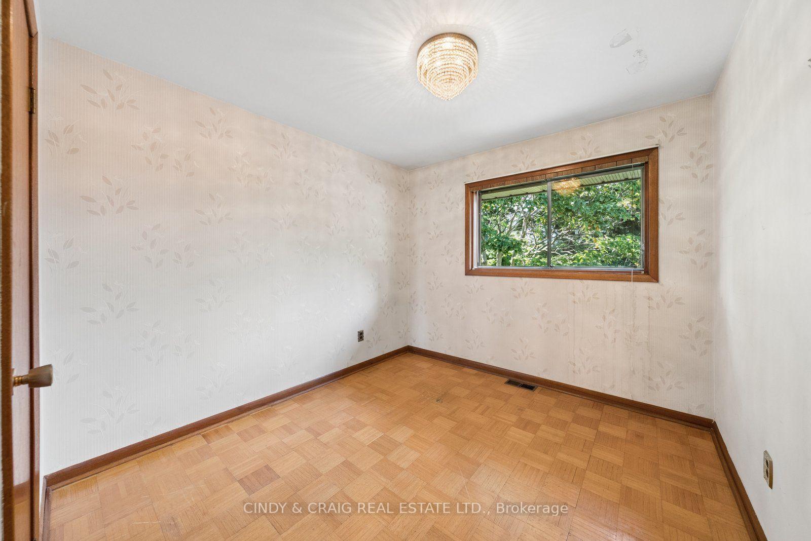 Photo 6 of 522 Dunkirk Avenue, Oshawa, Central — HOMEH