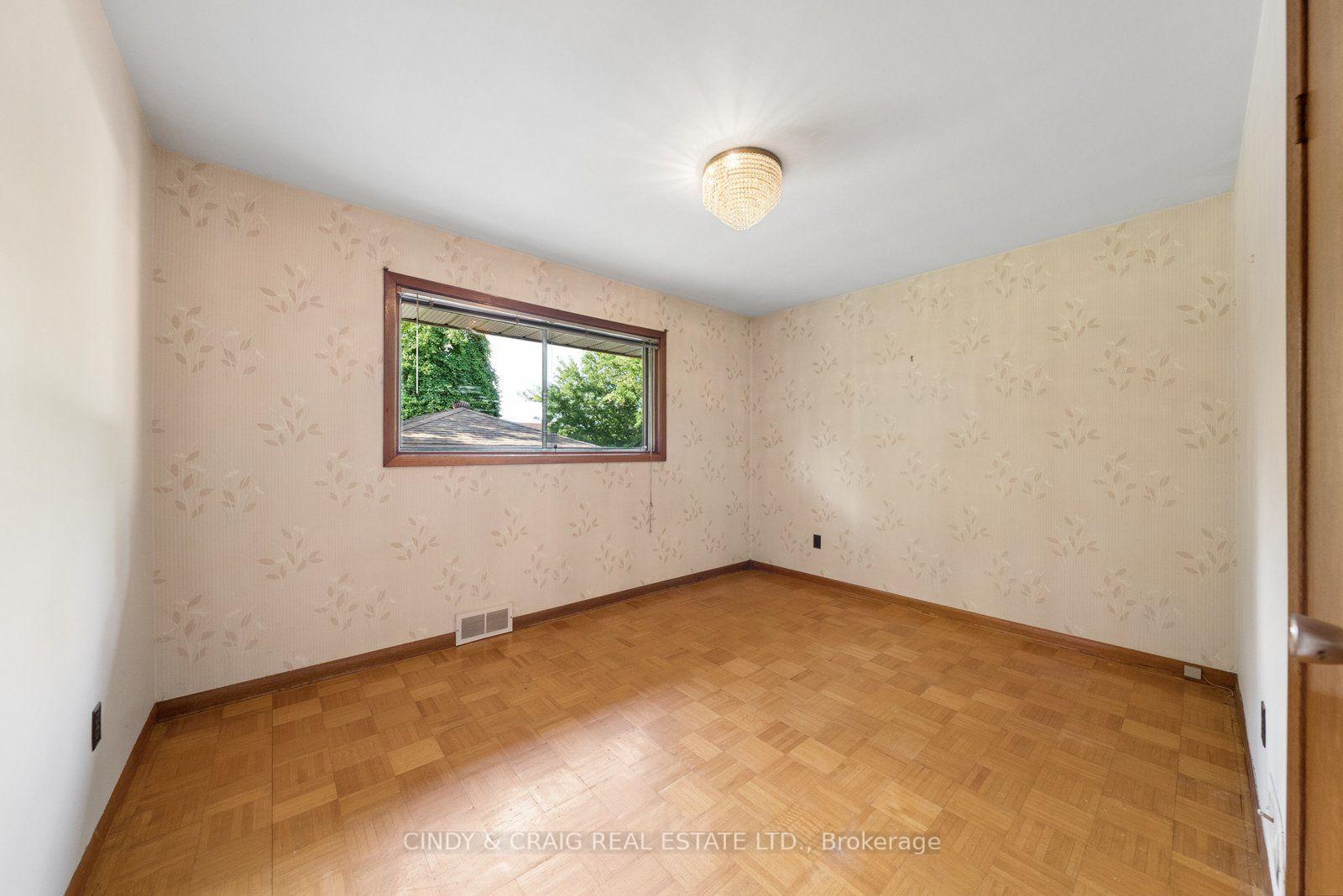 Photo 7 of 522 Dunkirk Avenue, Oshawa, Central — HOMEH