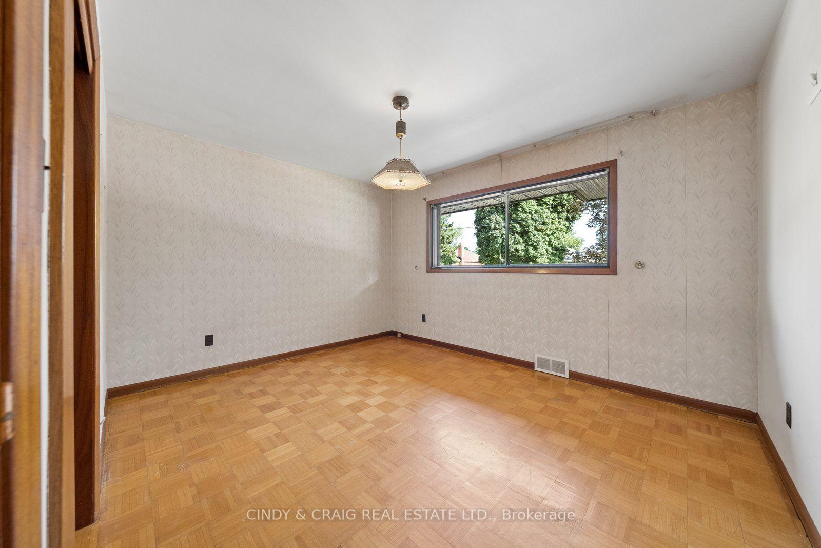 Photo 8 of 522 Dunkirk Avenue, Oshawa, Central — HOMEH