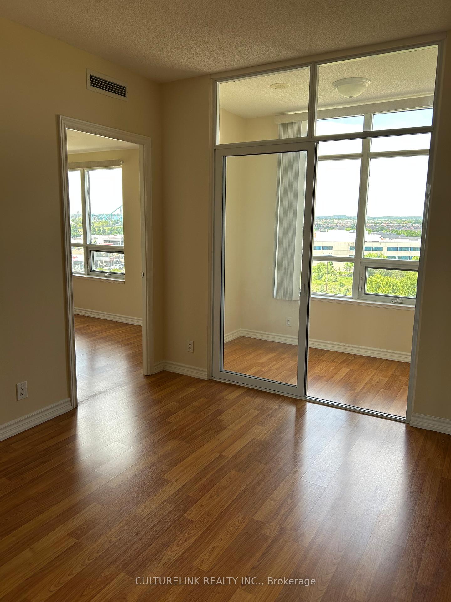 Photo 3 of Unit 1015, 9235 Jane Street, Vaughan, Maple — HOMEH