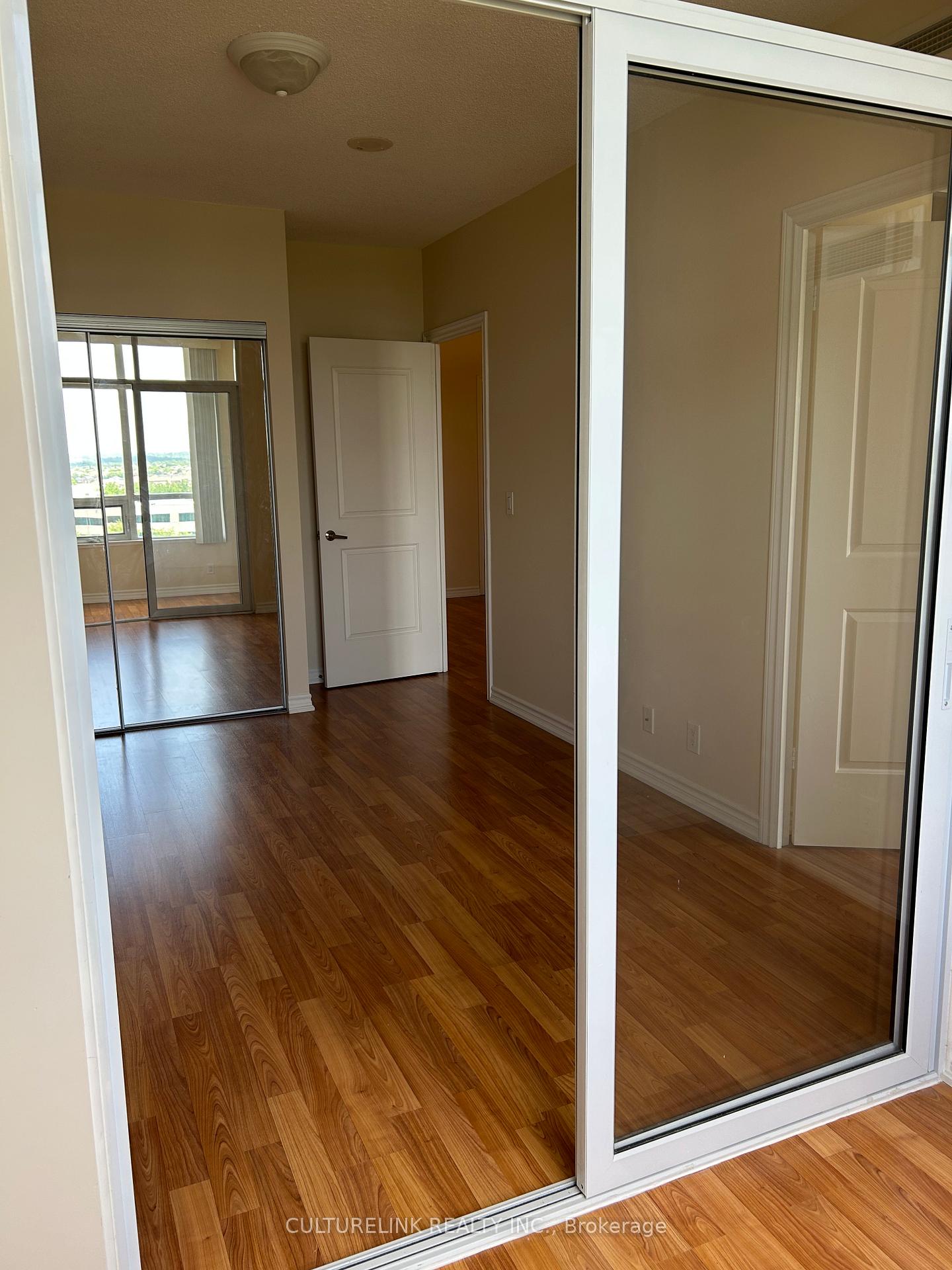 Photo 7 of Unit 1015, 9235 Jane Street, Vaughan, Maple — HOMEH