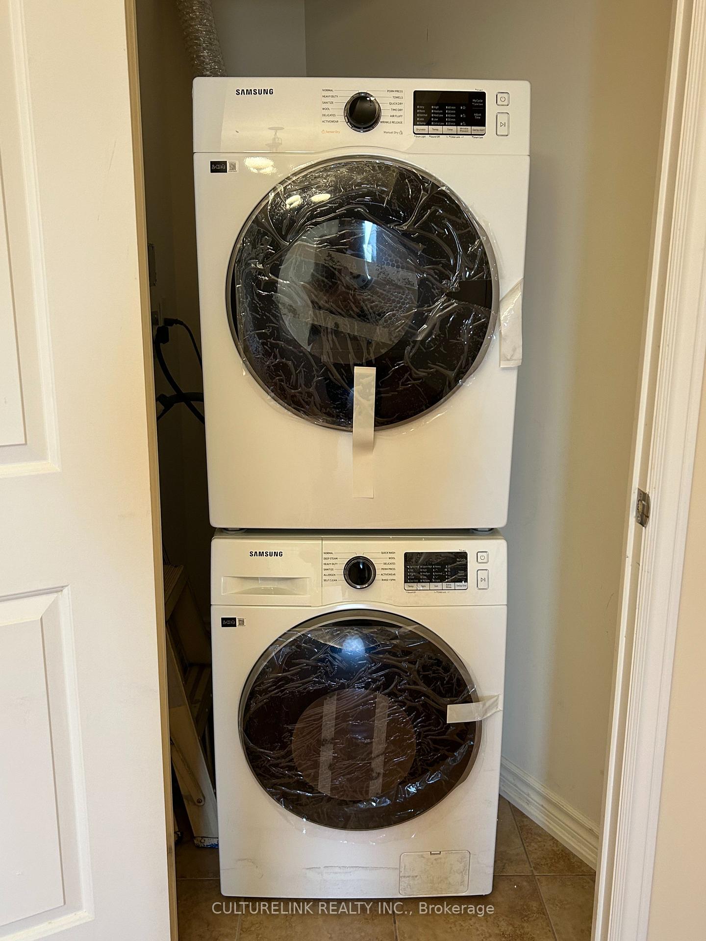 Photo 9 of Unit 1015, 9235 Jane Street, Vaughan, Maple — HOMEH