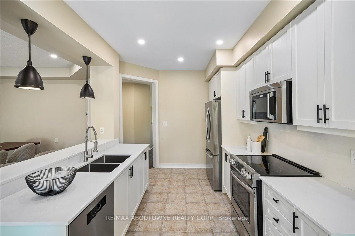 Photo 18 of 2020 Colonel William Parkway, Oakville, Bronte Creek — HOMEH