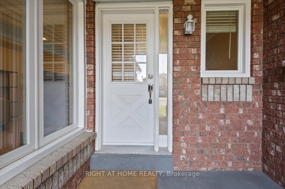 Photo 3 of 2252 Wildwood Crescent, Pickering, Brock Ridge — HOMEH
