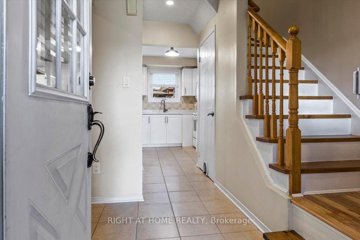 Photo 4 of 2252 Wildwood Crescent, Pickering, Brock Ridge — HOMEH