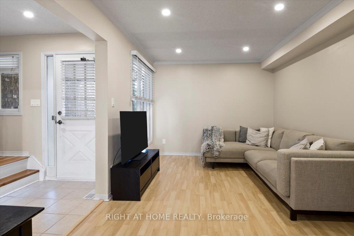 Photo 7 of 2252 Wildwood Crescent, Pickering, Brock Ridge — HOMEH