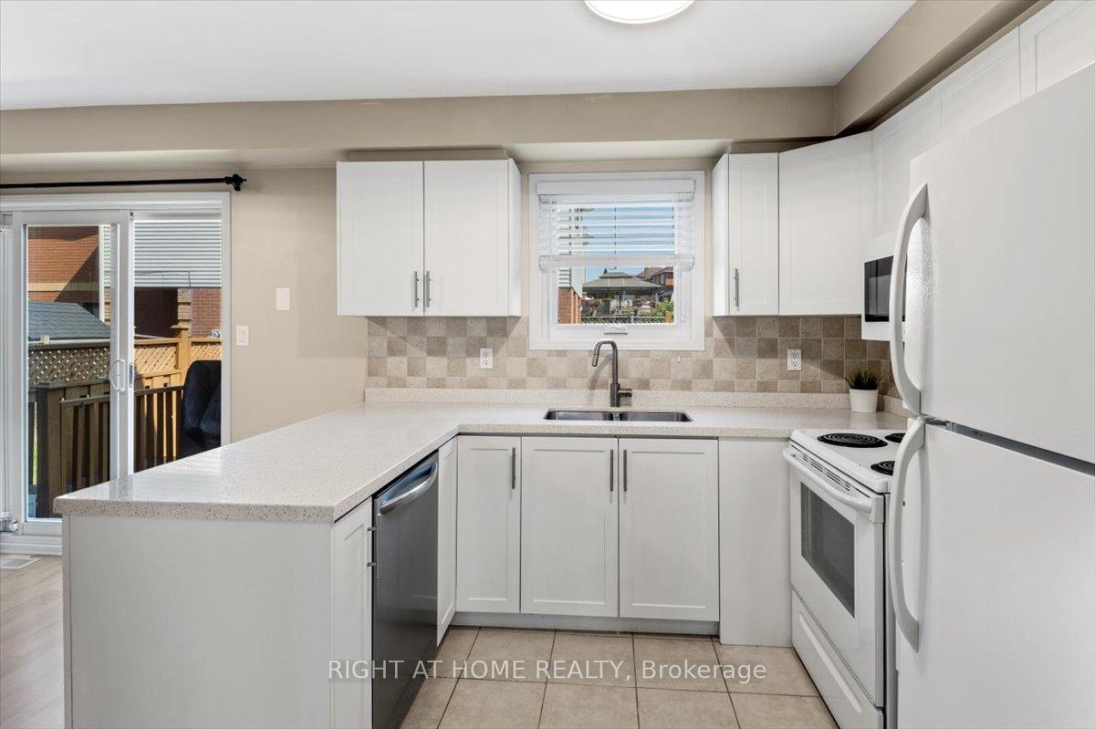 Photo 12 of 2252 Wildwood Crescent, Pickering, Brock Ridge — HOMEH