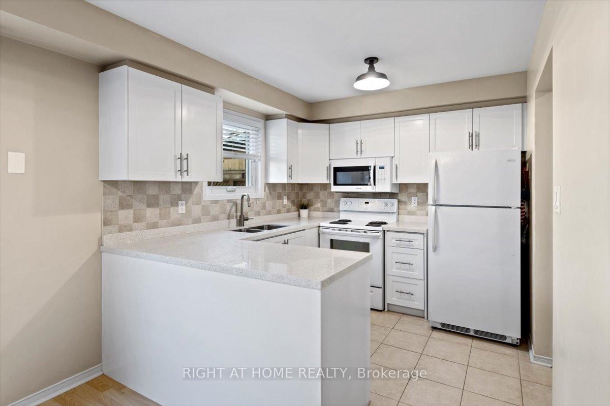 Photo 11 of 2252 Wildwood Crescent, Pickering, Brock Ridge — HOMEH