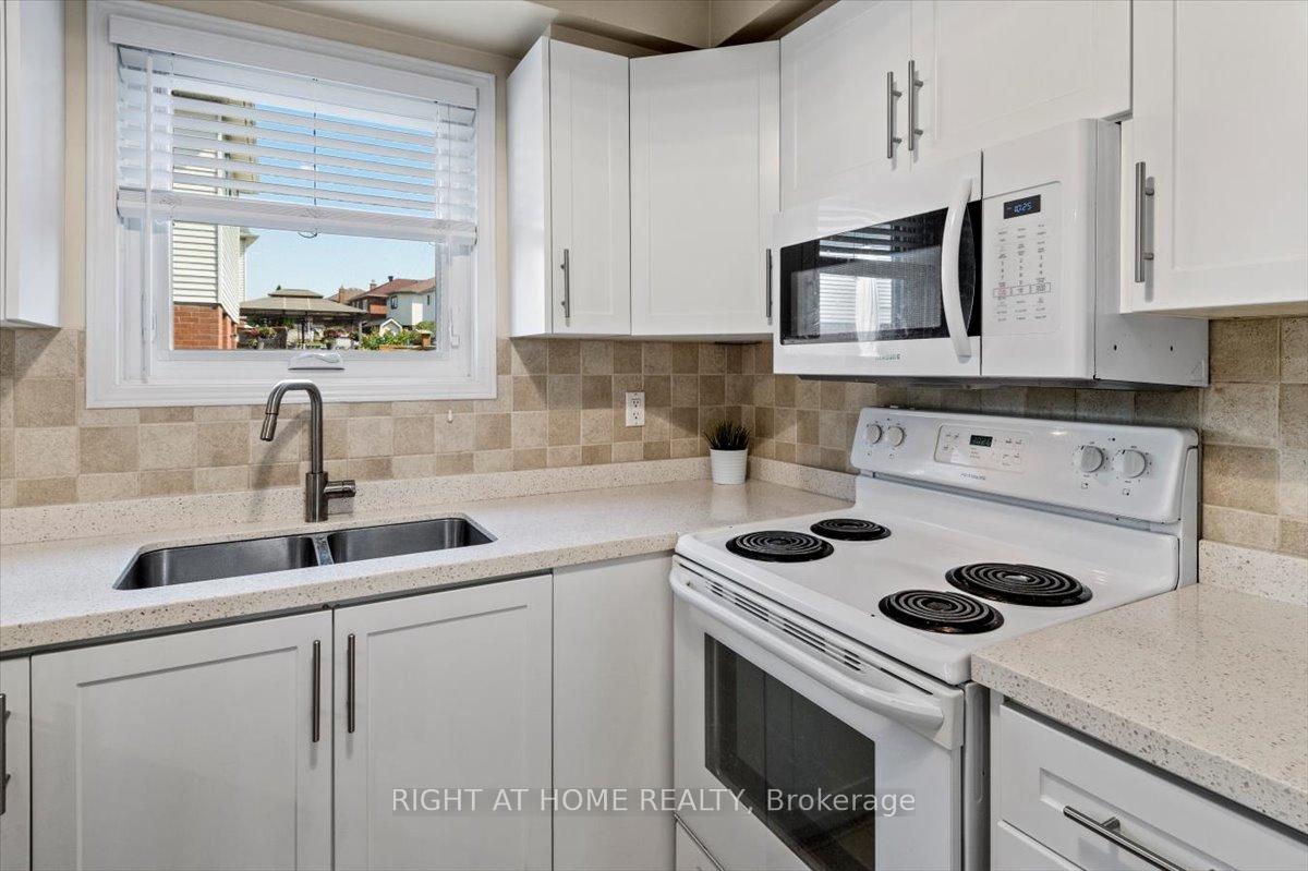 Photo 13 of 2252 Wildwood Crescent, Pickering, Brock Ridge — HOMEH