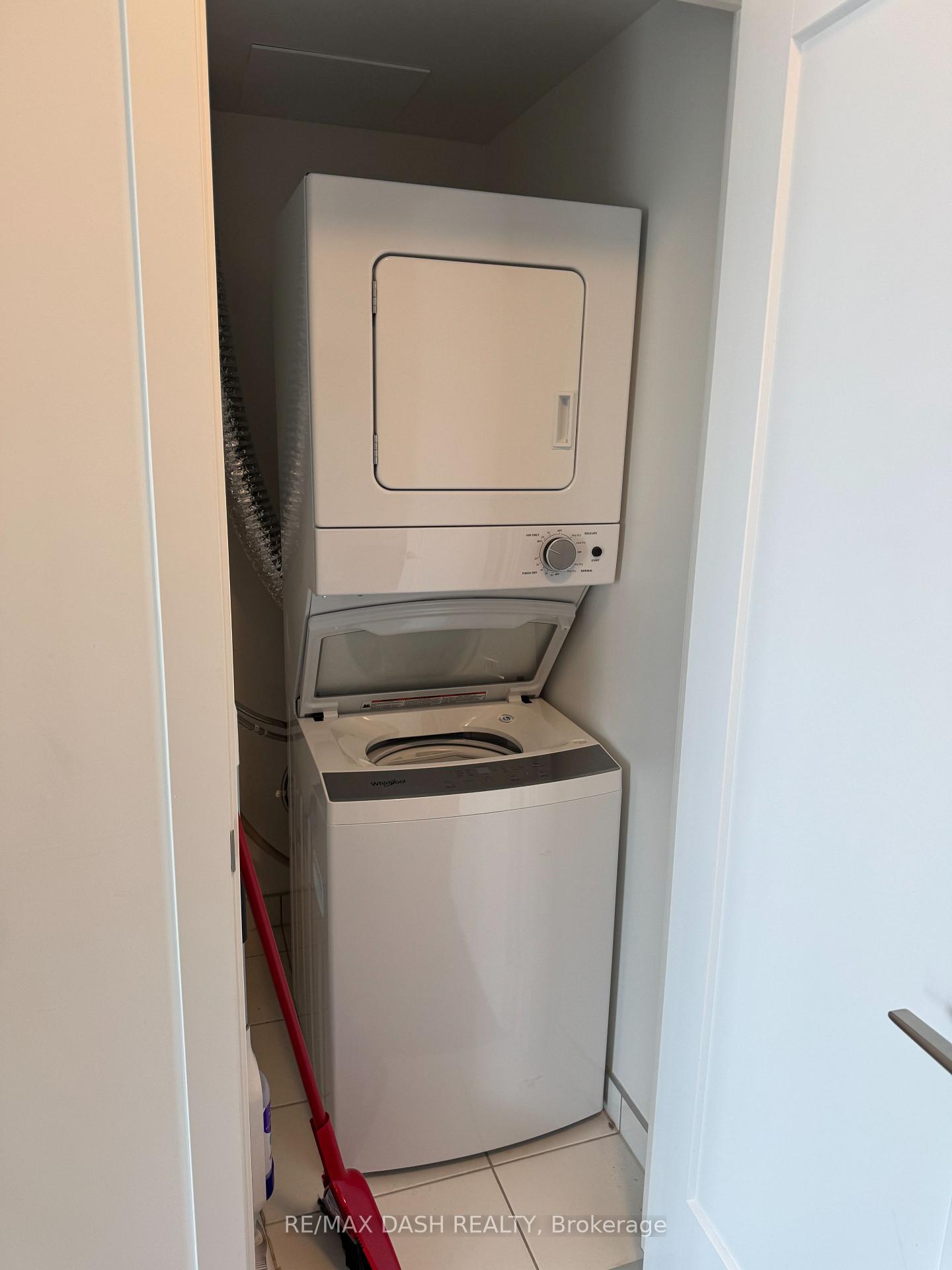 Photo 5 of Unit 631, 2545 Simcoe Street N, Oshawa, Windfields — HOMEH