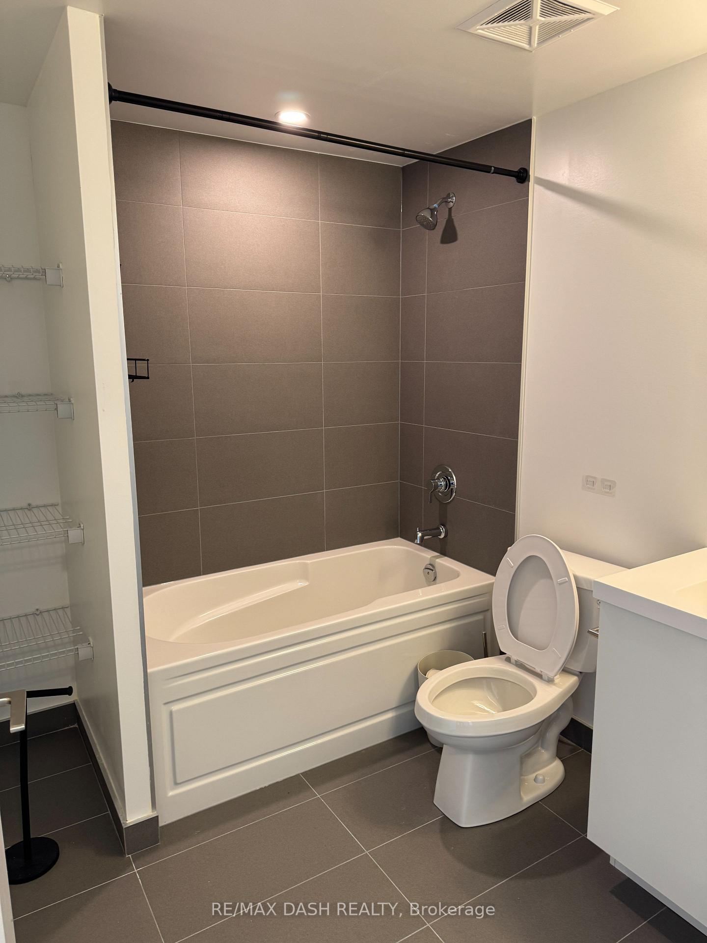 Photo 6 of Unit 631, 2545 Simcoe Street N, Oshawa, Windfields — HOMEH
