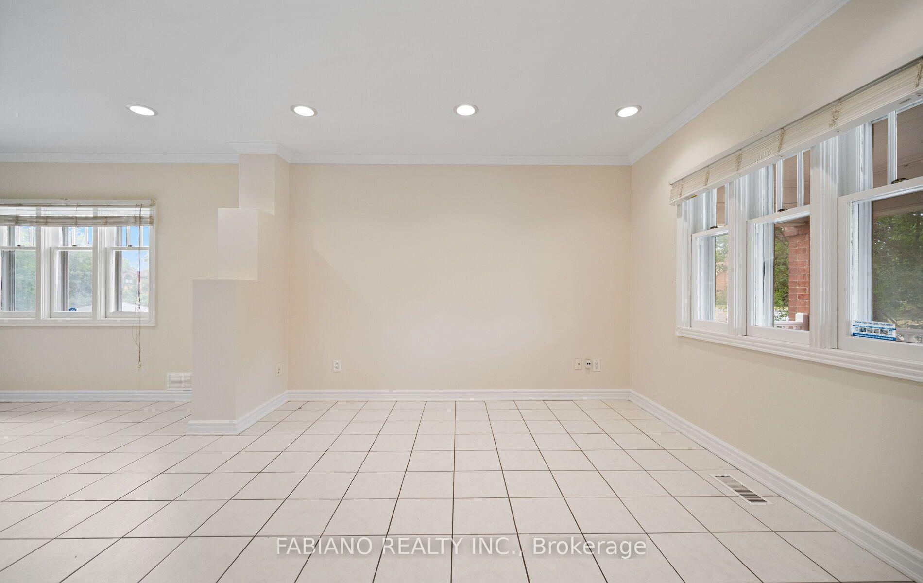 Photo 4 of 7872 Kipling Avenue, Vaughan, West Woodbridge — HOMEH