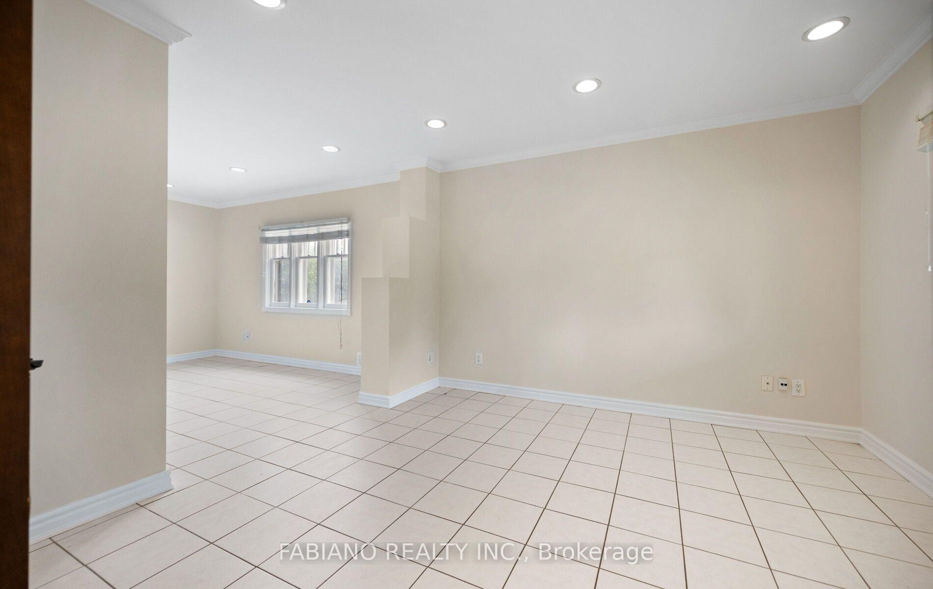 Photo 5 of 7872 Kipling Avenue, Vaughan, West Woodbridge — HOMEH