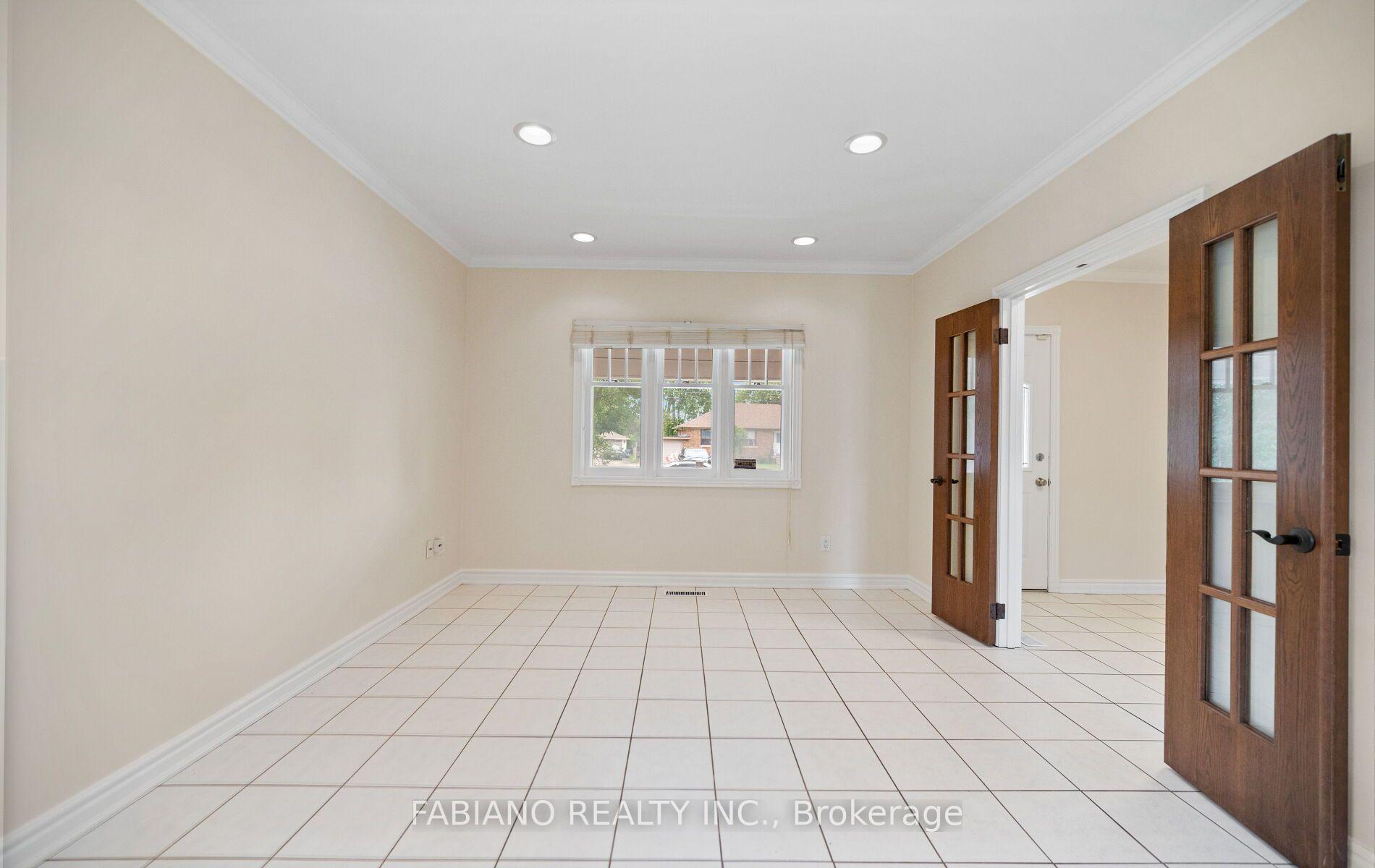 Photo 6 of 7872 Kipling Avenue, Vaughan, West Woodbridge — HOMEH