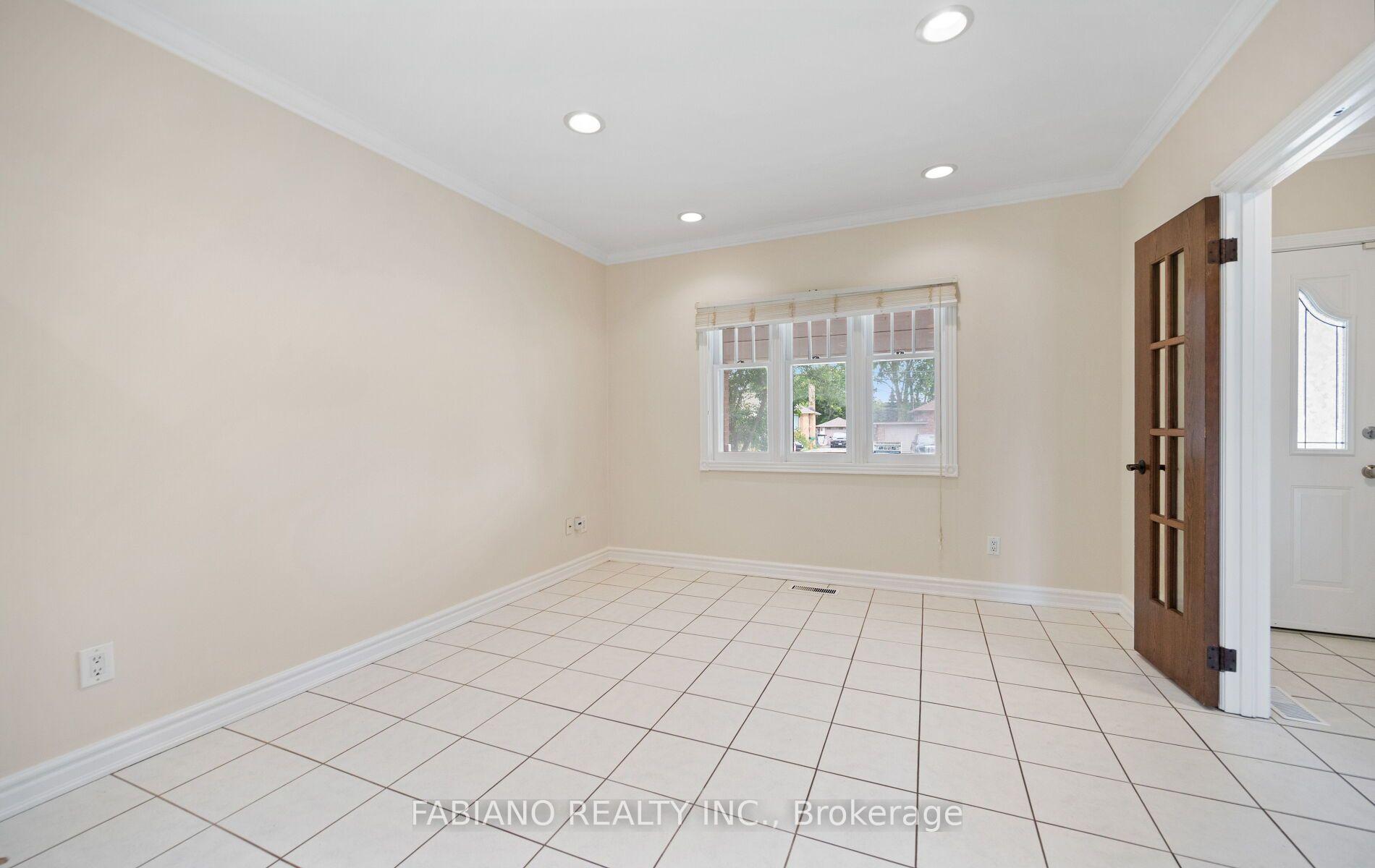 Photo 7 of 7872 Kipling Avenue, Vaughan, West Woodbridge — HOMEH