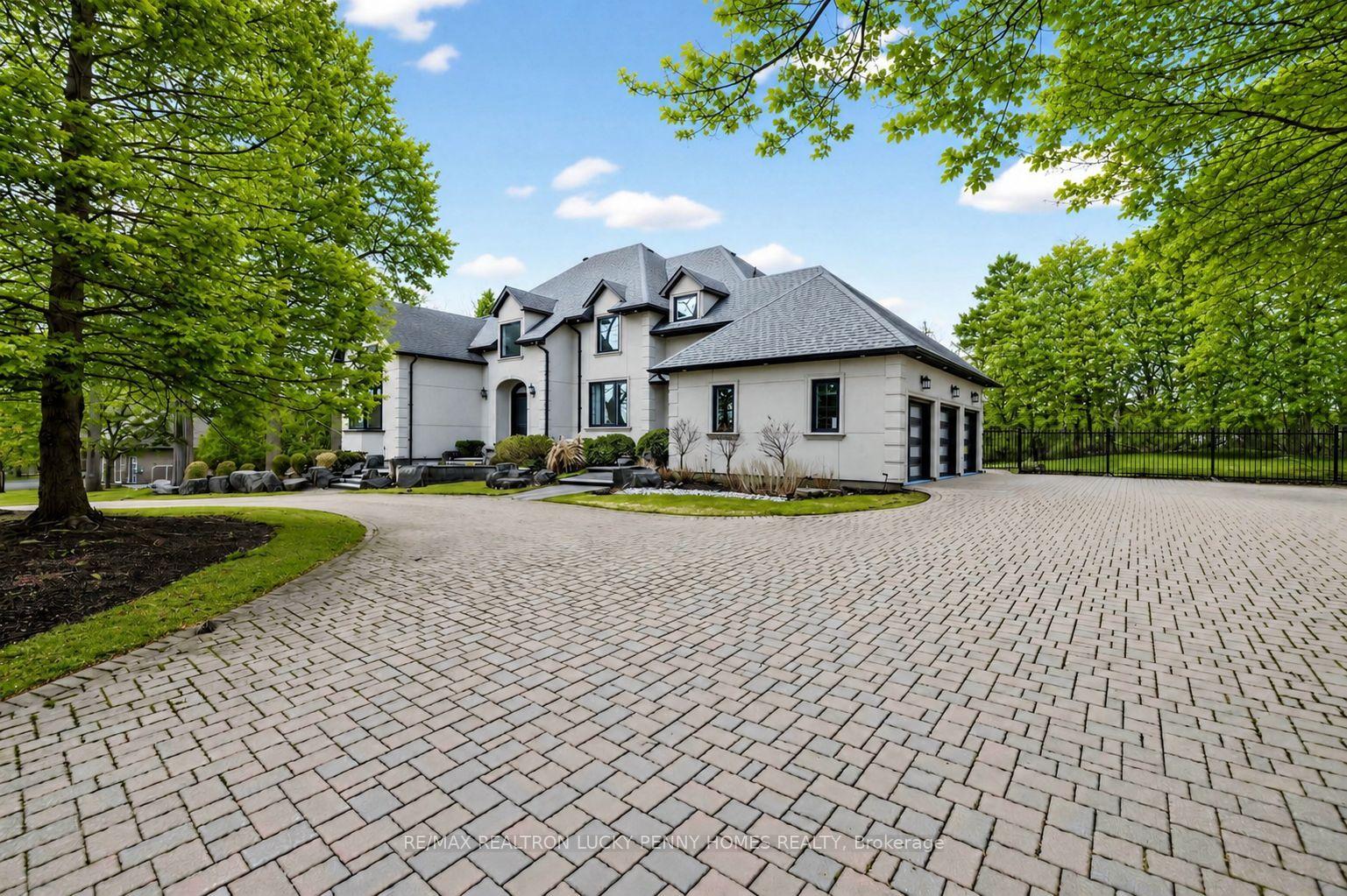 Photo 2 of 18 Walnut Glen Place, Markham, Devil's Elbow — HOMEH