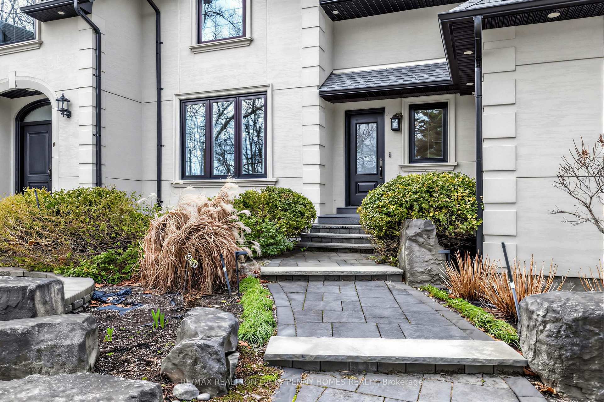 Photo 3 of 18 Walnut Glen Place, Markham, Devil's Elbow — HOMEH