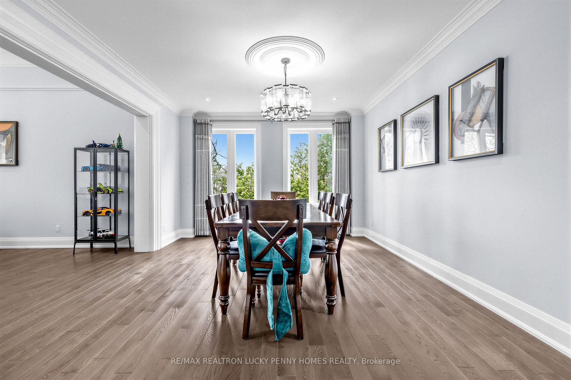 Photo 5 of 18 Walnut Glen Place, Markham, Devil's Elbow — HOMEH