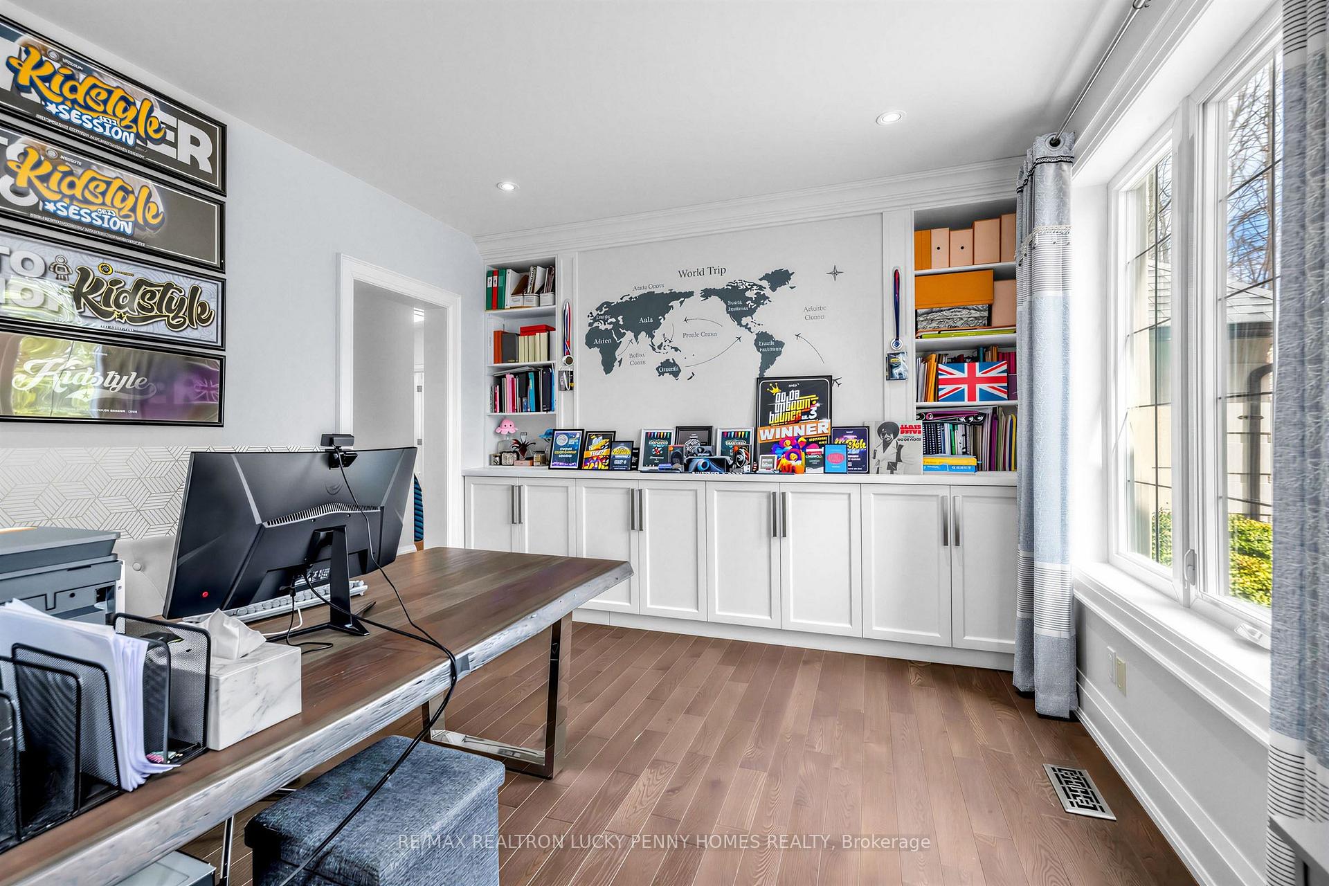 Photo 8 of 18 Walnut Glen Place, Markham, Devil's Elbow — HOMEH