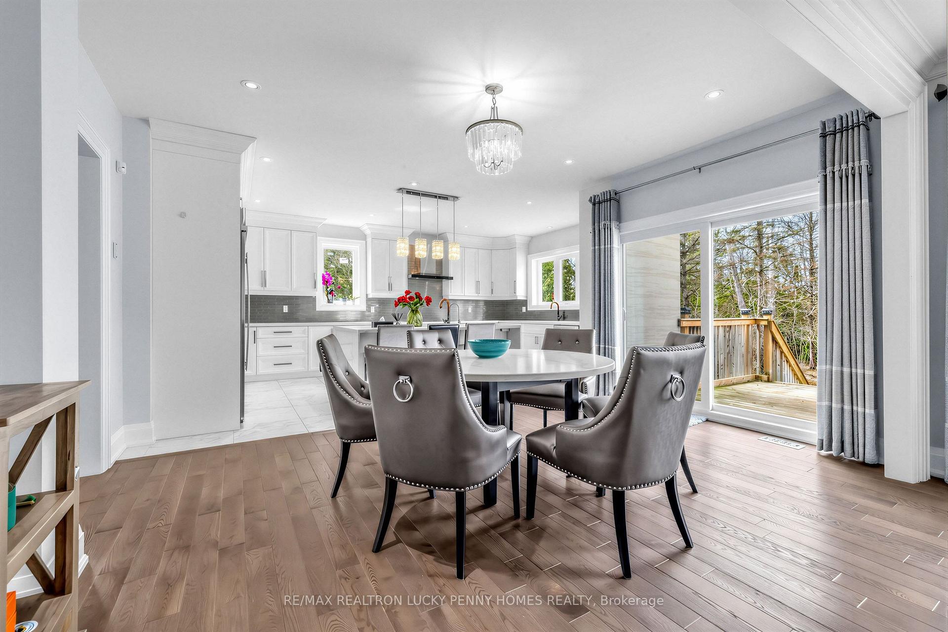Photo 12 of 18 Walnut Glen Place, Markham, Devil's Elbow — HOMEH