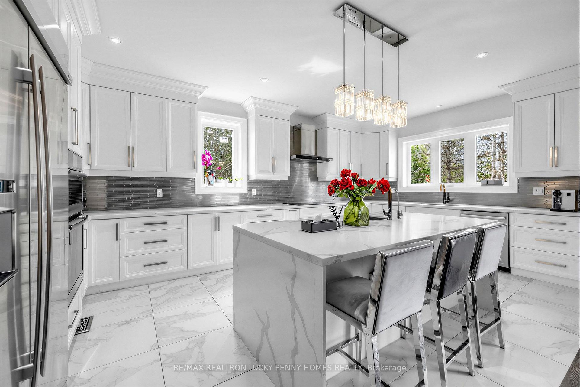 Photo 13 of 18 Walnut Glen Place, Markham, Devil's Elbow — HOMEH