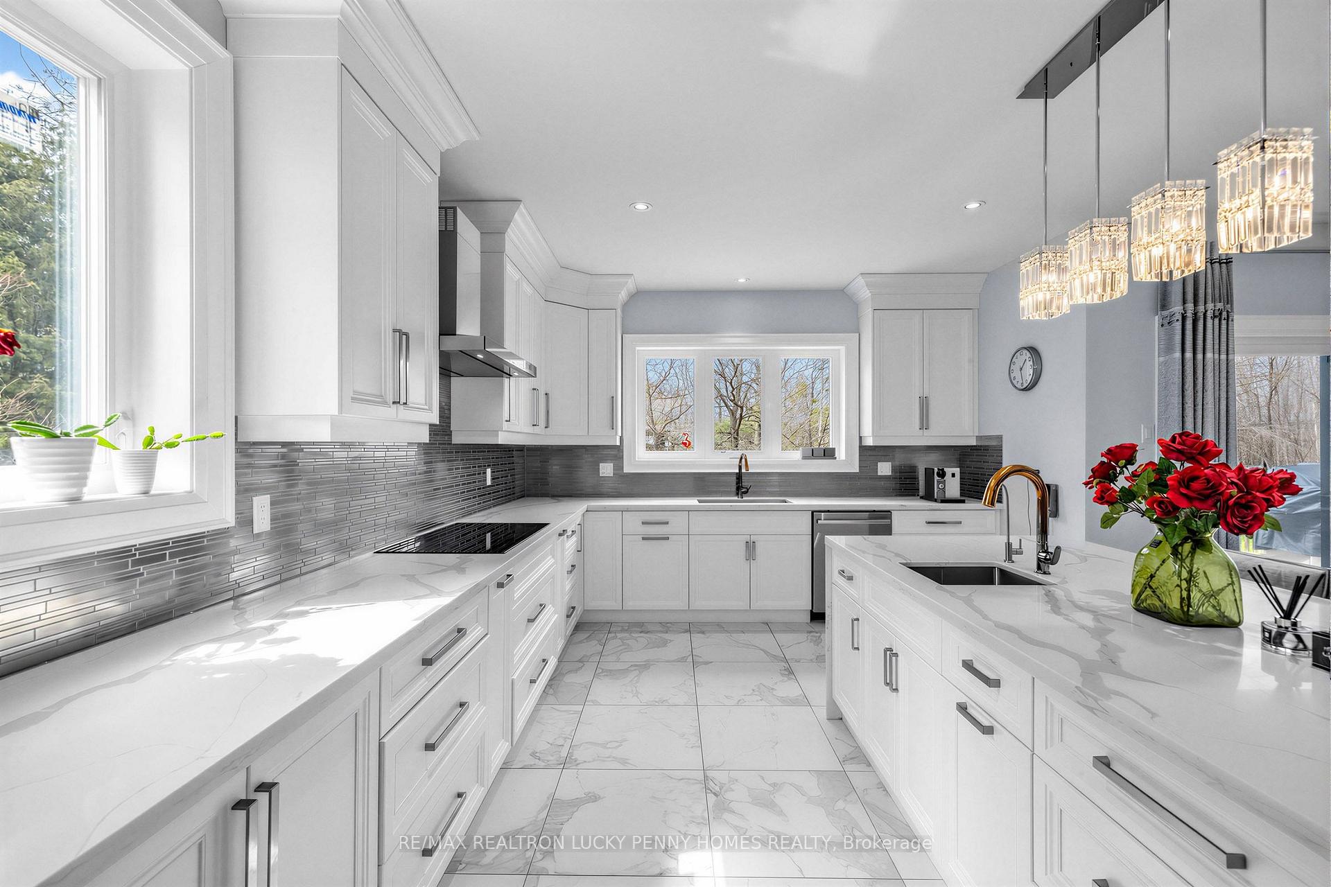 Photo 15 of 18 Walnut Glen Place, Markham, Devil's Elbow — HOMEH