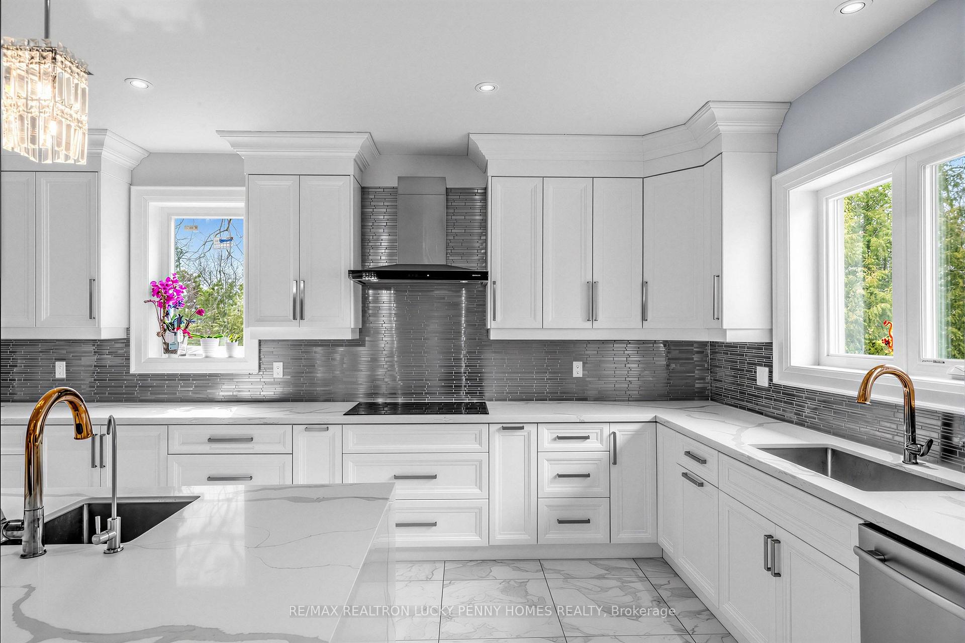 Photo 16 of 18 Walnut Glen Place, Markham, Devil's Elbow — HOMEH