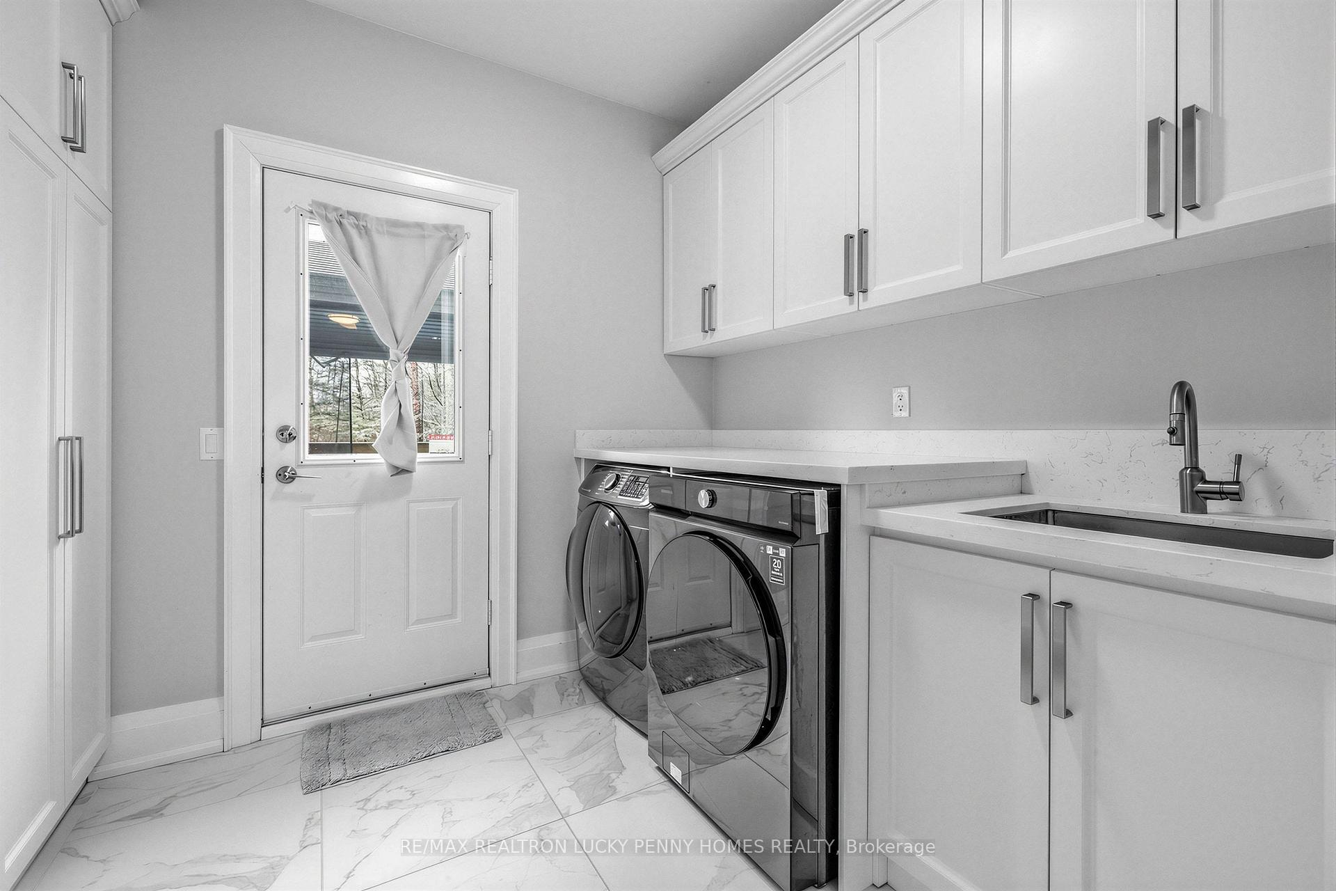 Photo 19 of 18 Walnut Glen Place, Markham, Devil's Elbow — HOMEH